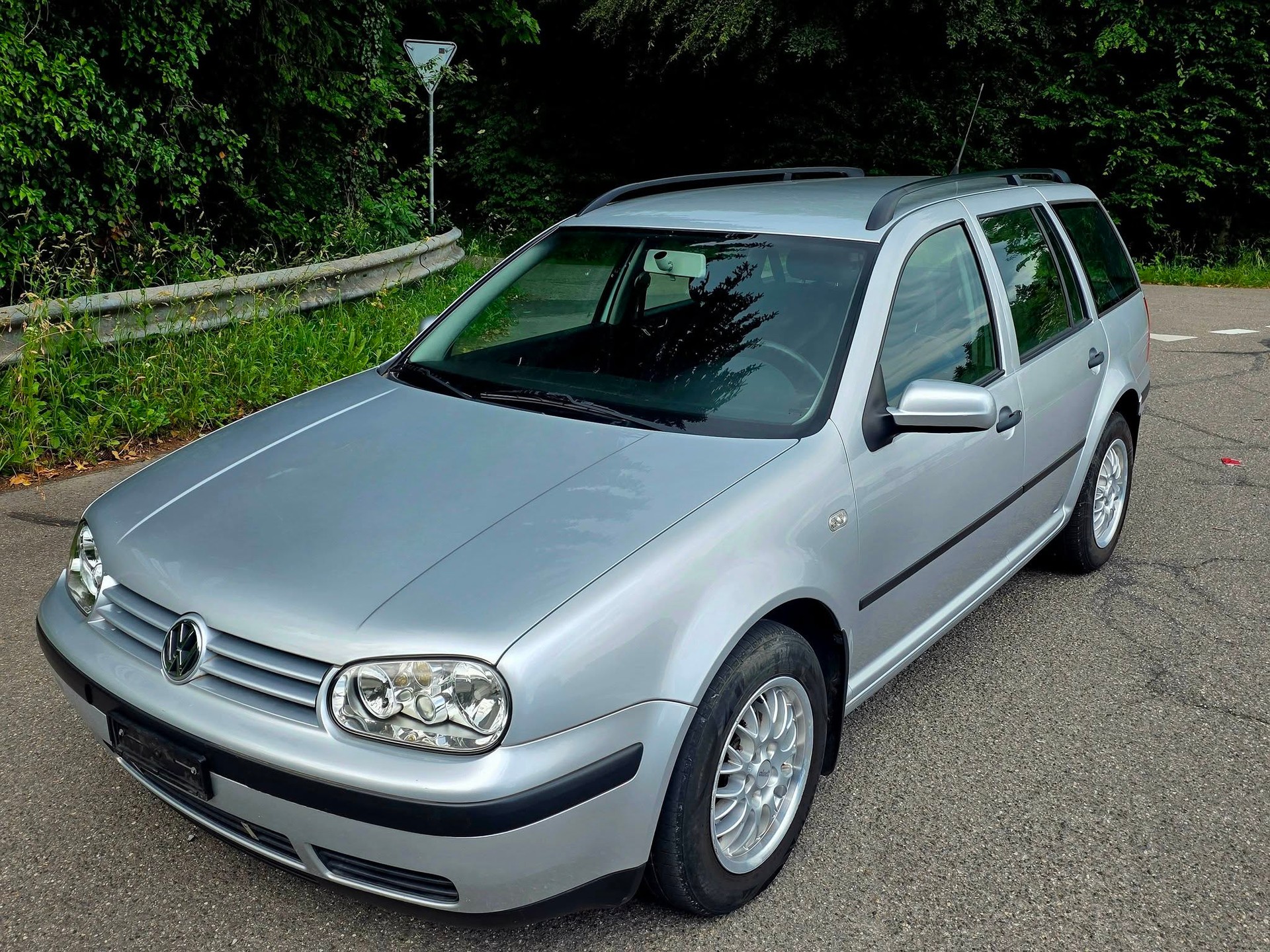 VW Golf Variant 2.0 Comfortline-image-0