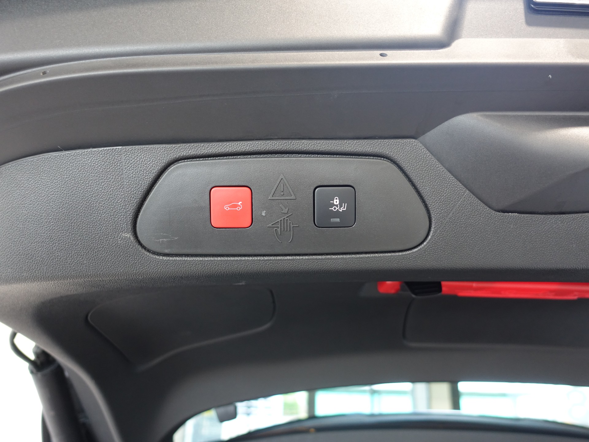 OPEL Grandland Hybrid4 GSe 300PS-image-21
