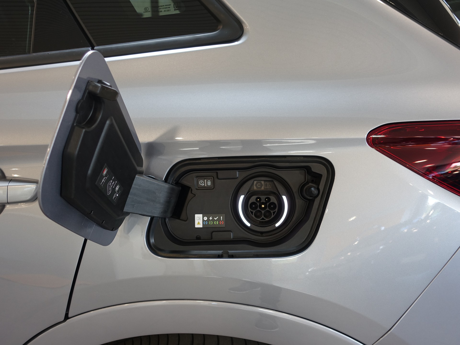 OPEL Grandland Hybrid4 GSe 300PS-image-22