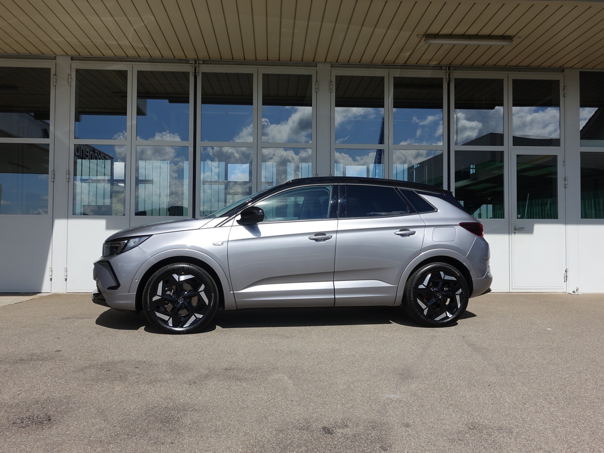 OPEL Grandland Hybrid4 GSe 300PS-showroom-element-2
