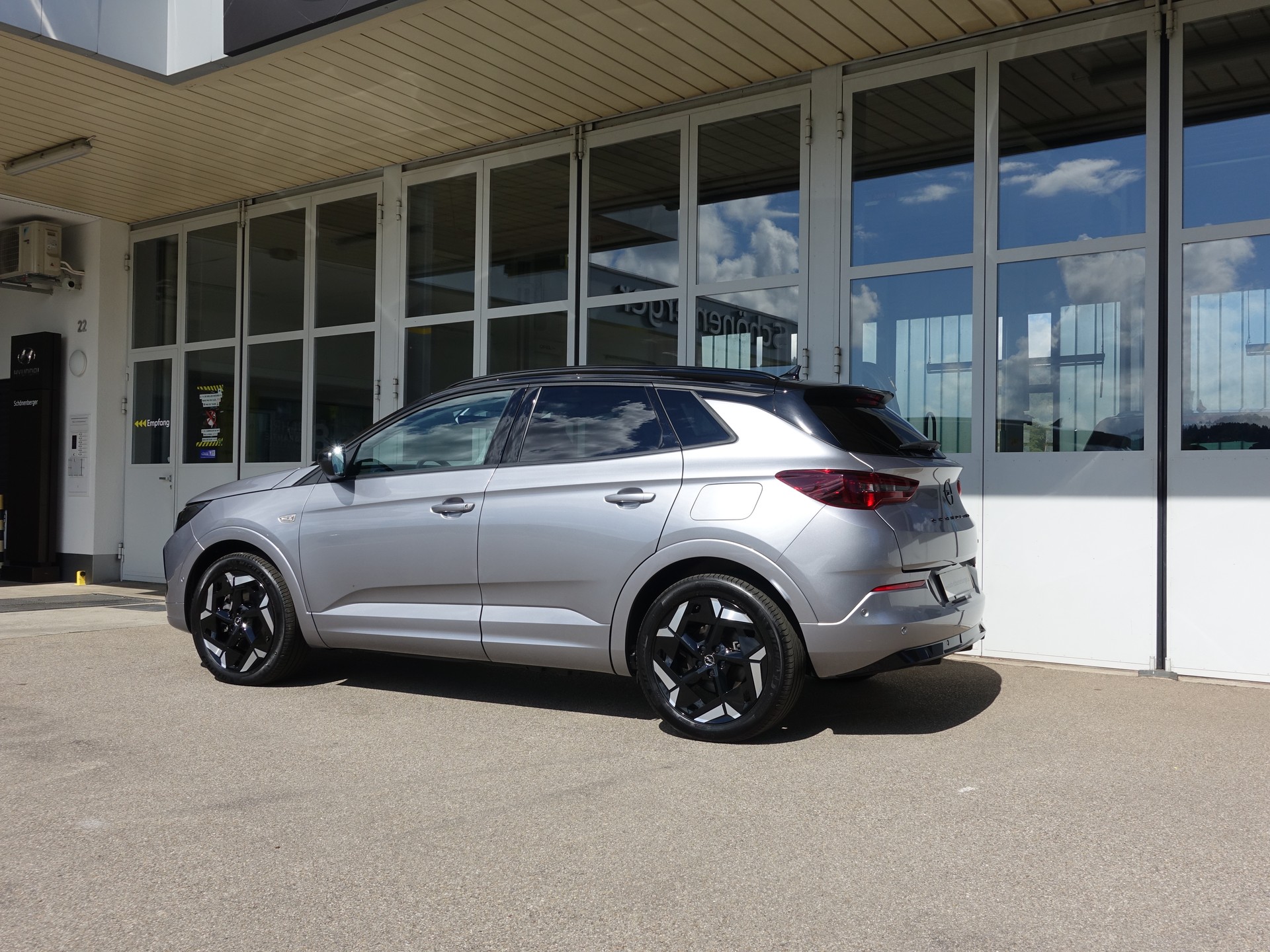 OPEL Grandland Hybrid4 GSe 300PS-showroom-element-3