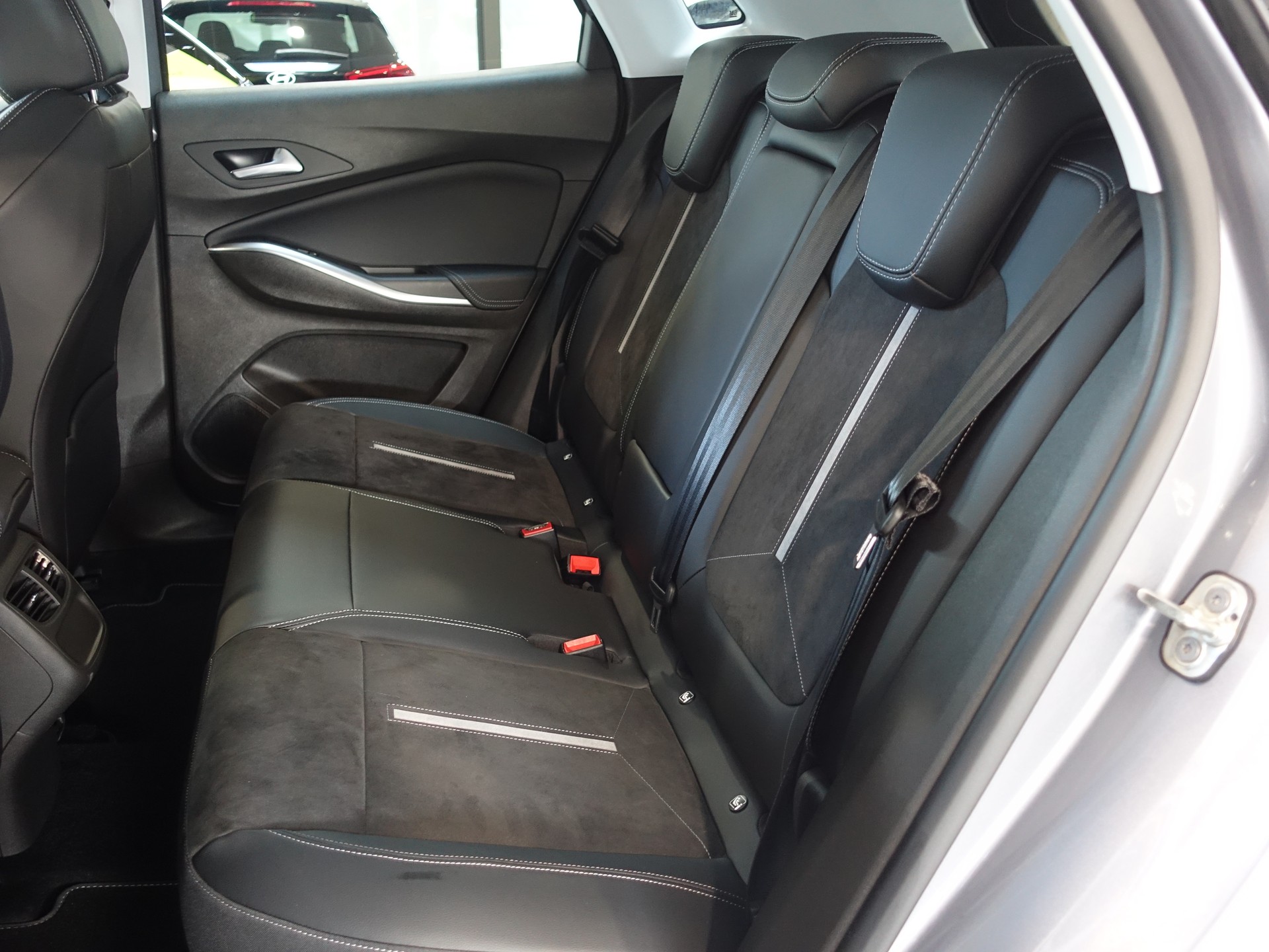 OPEL Grandland Hybrid4 GSe 300PS-image-18