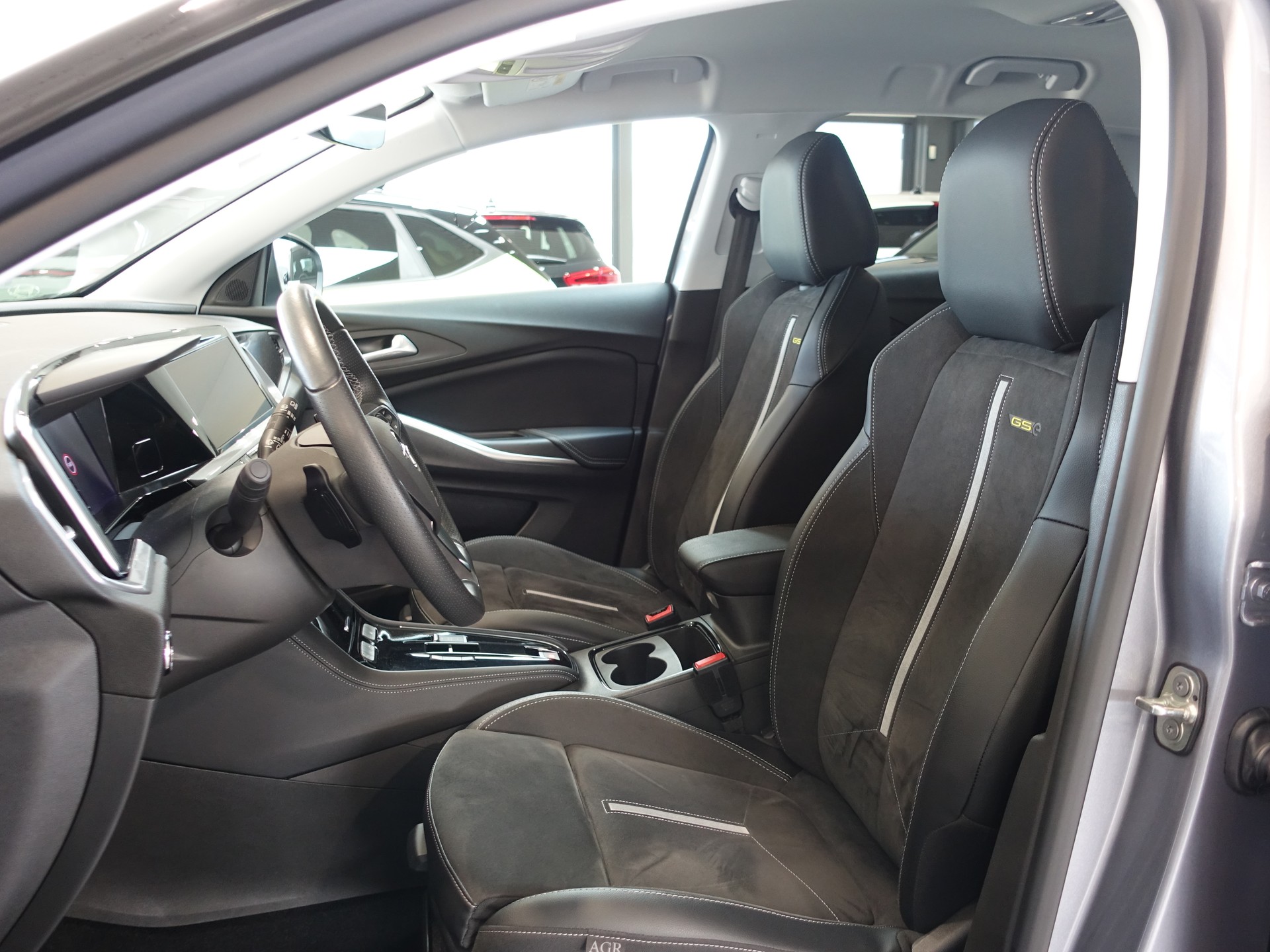 OPEL Grandland Hybrid4 GSe 300PS-image-17