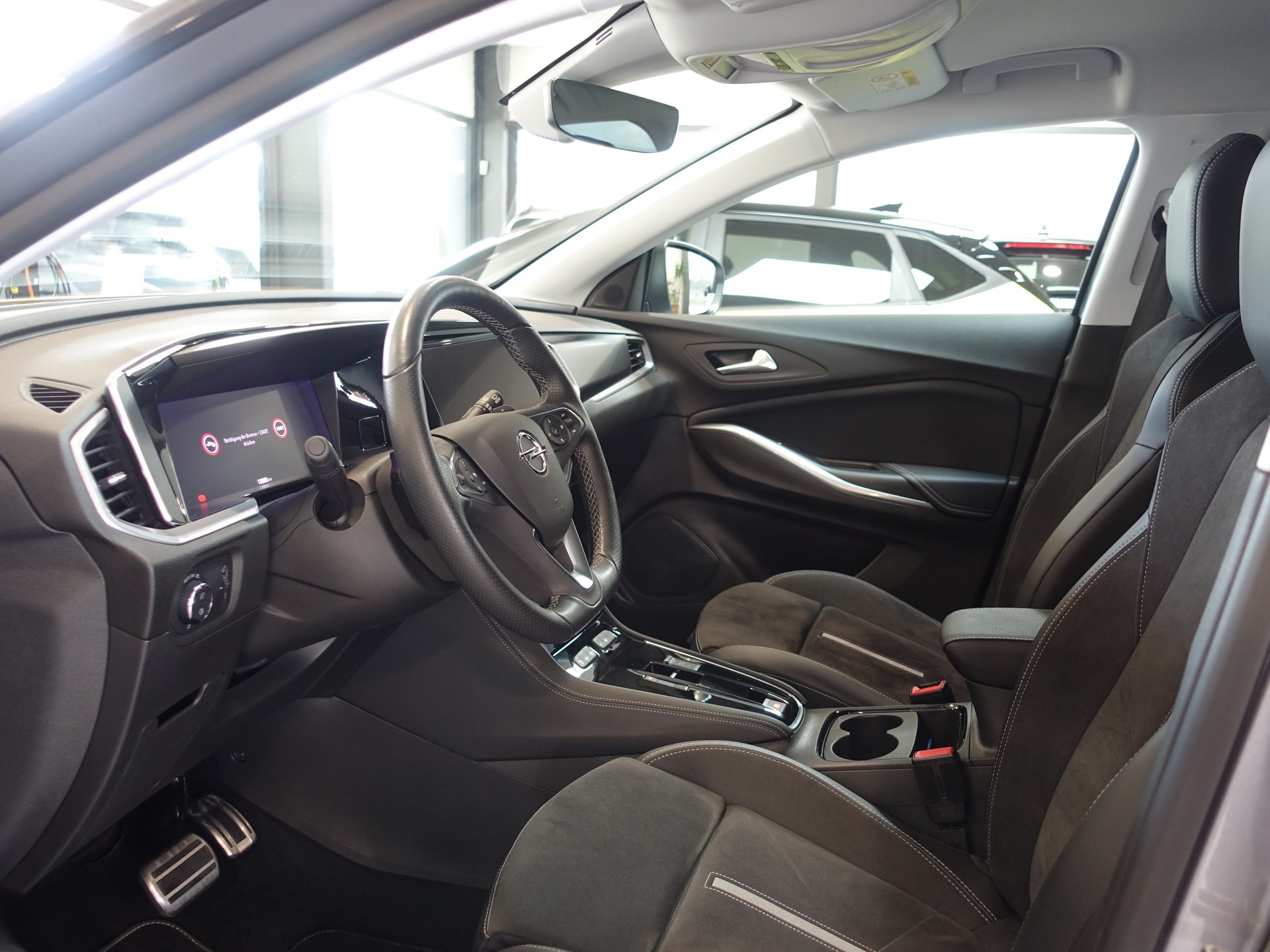 OPEL Grandland Hybrid4 GSe 300PS-image-16