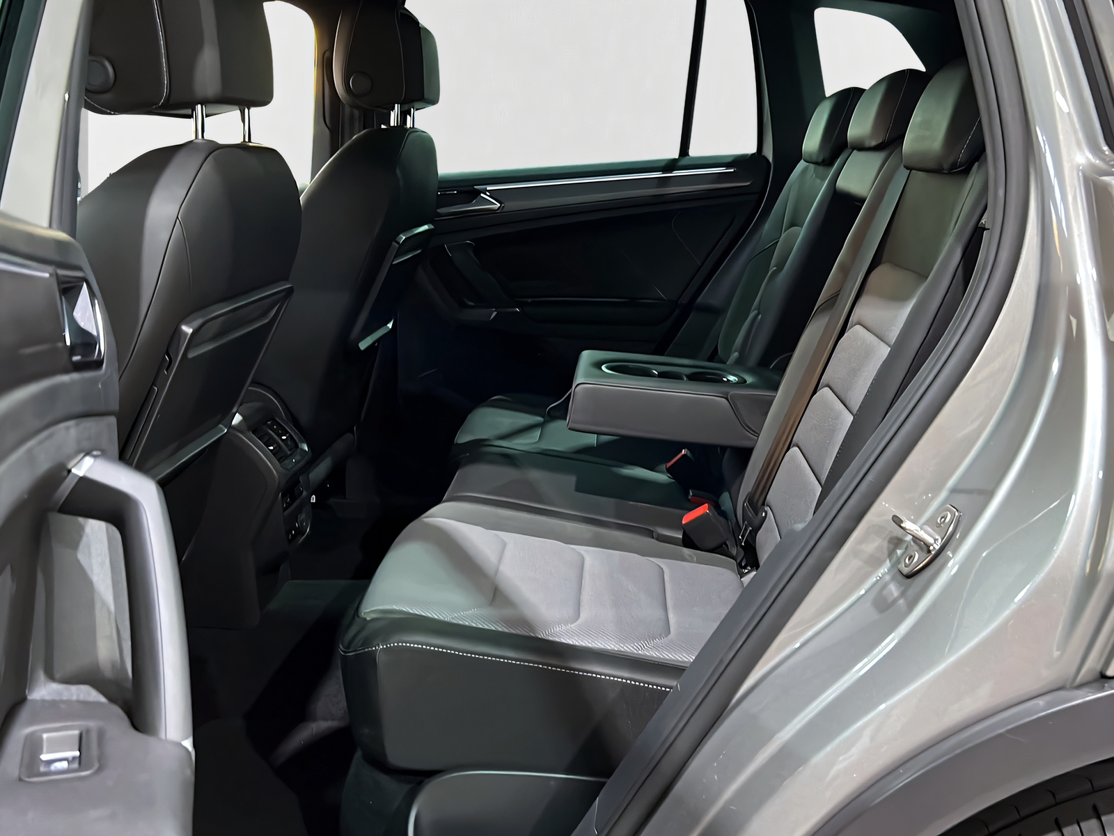VW Tiguan 2.0TSI Highline 4Motion DSG**Panodach,AHK,LED,Frisch ab MFK**-image-8