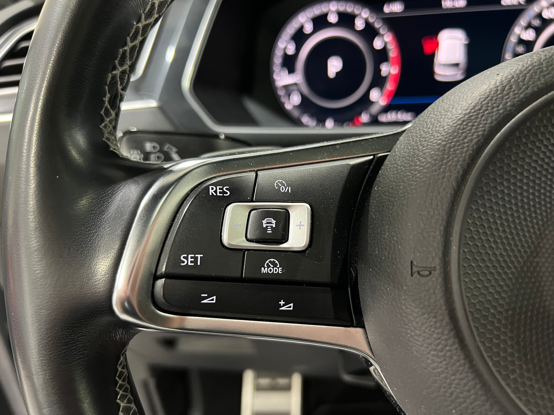 VW Tiguan 2.0TSI Highline 4Motion DSG**Panodach,AHK,LED,Frisch ab MFK**-image-12