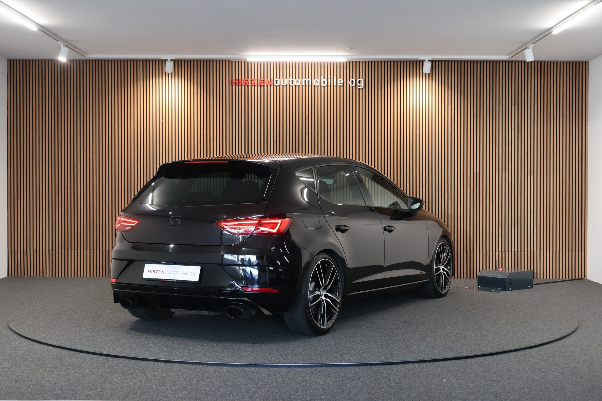 SEAT Leon 2.0 TSI Cupra 300 DSG-image-4
