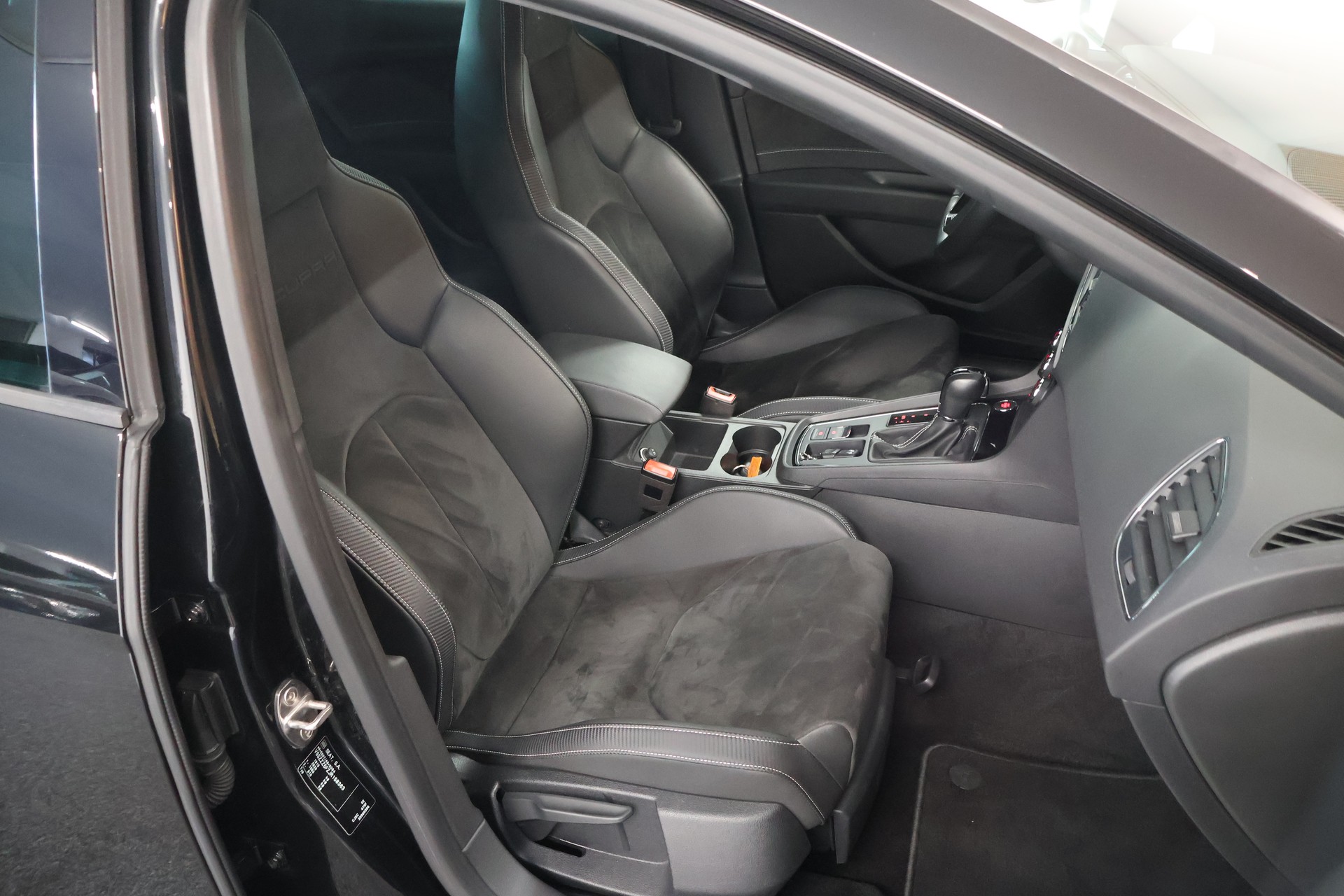 SEAT Leon 2.0 TSI Cupra 300 DSG-image-14