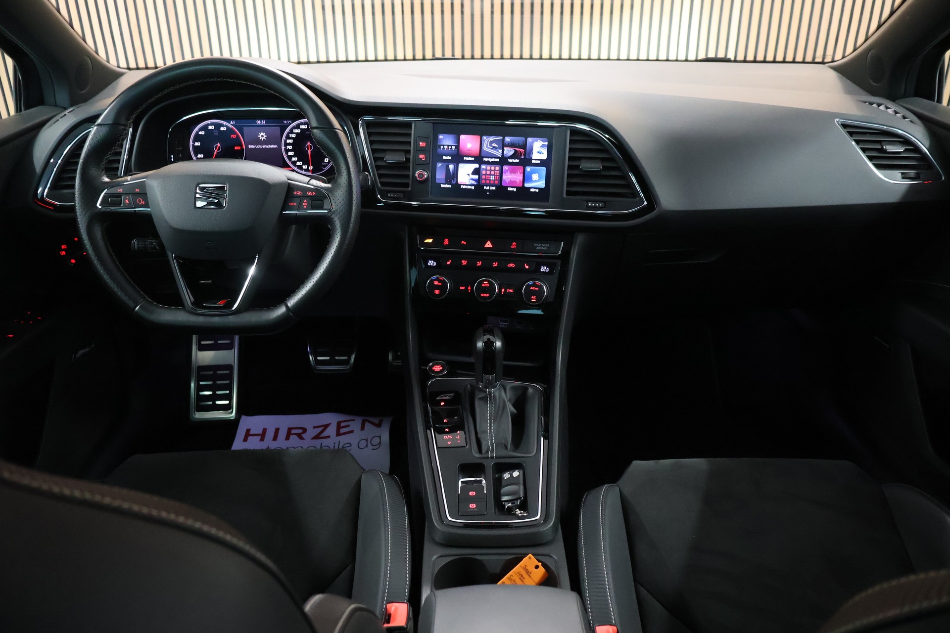 SEAT Leon 2.0 TSI Cupra 300 DSG-image-15
