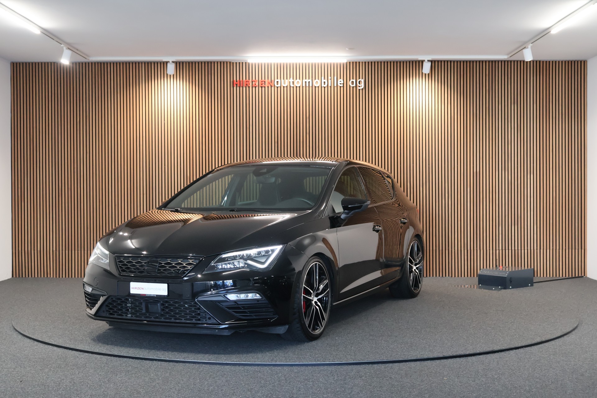 SEAT Leon 2.0 TSI Cupra 300 DSG-image-0
