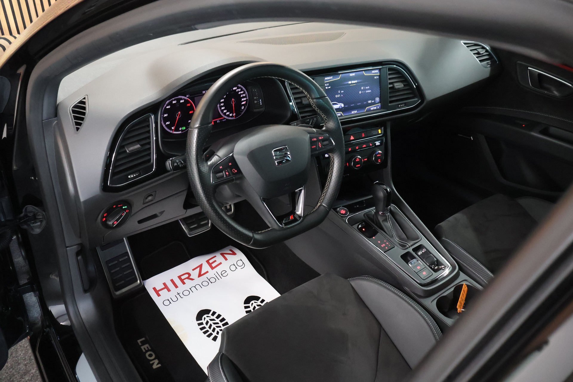 SEAT Leon 2.0 TSI Cupra 300 DSG-image-8