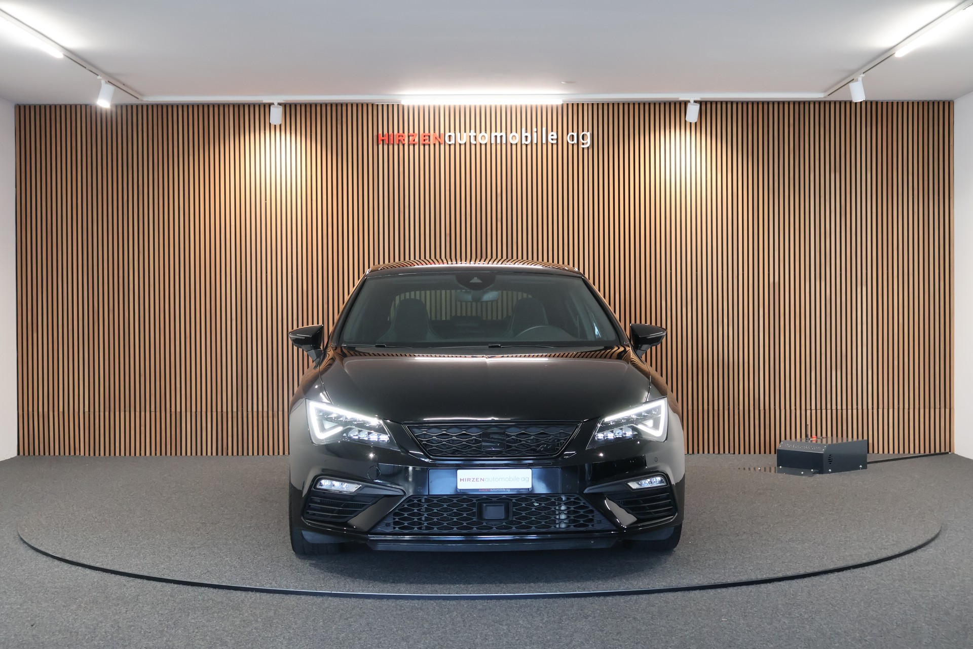 SEAT Leon 2.0 TSI Cupra 300 DSG-image-7