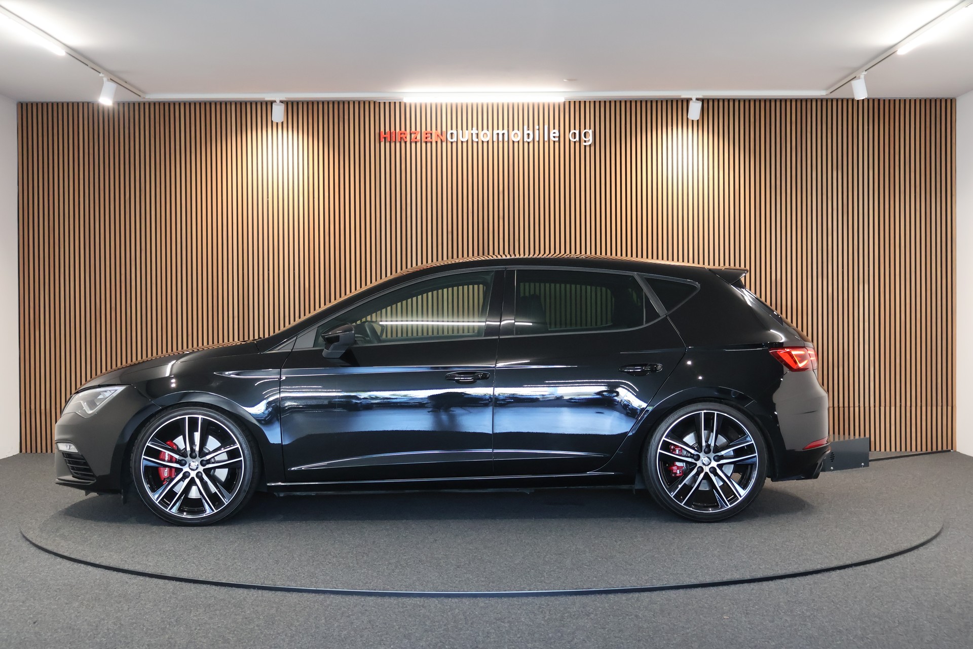 SEAT Leon 2.0 TSI Cupra 300 DSG-image-1