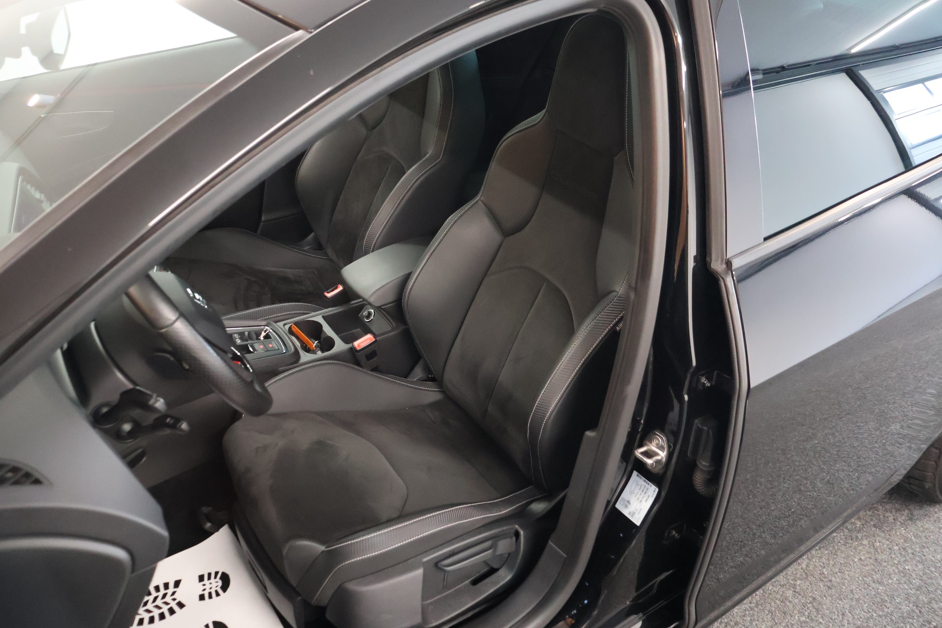SEAT Leon 2.0 TSI Cupra 300 DSG-image-9