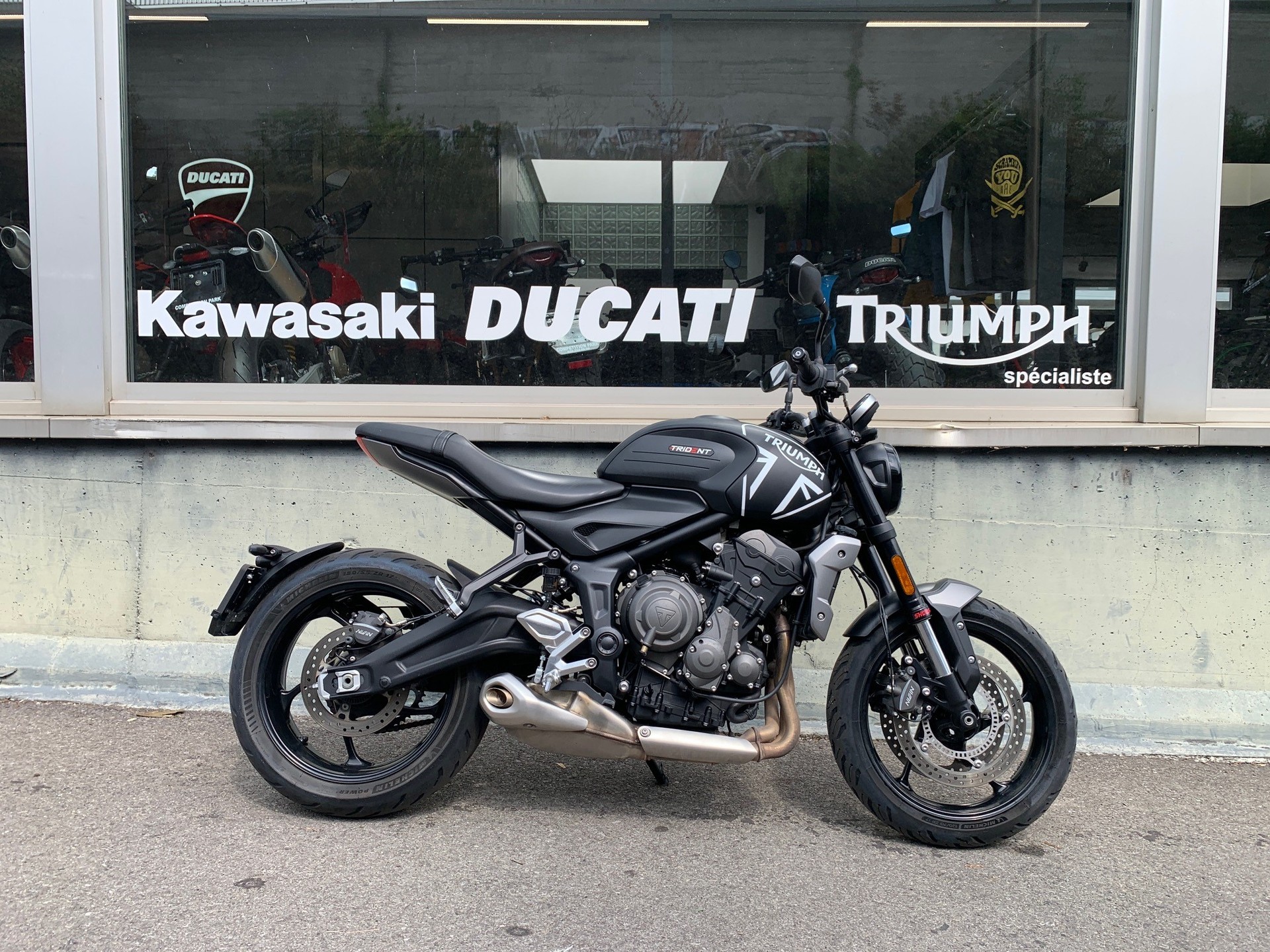 TRIUMPH Trident 660
