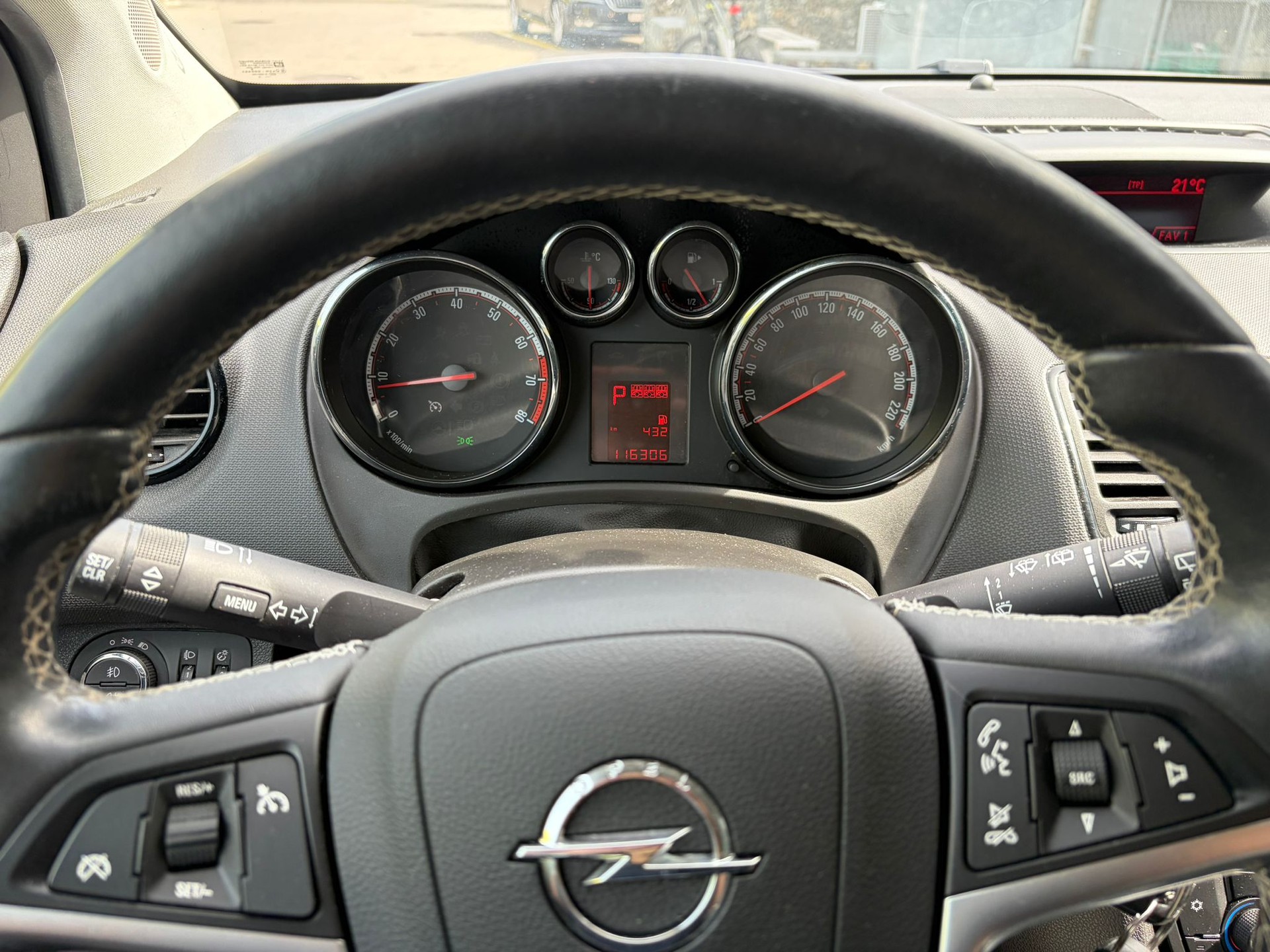 OPEL Meriva 1.4 Turbo Active Edition Automatic-image-10