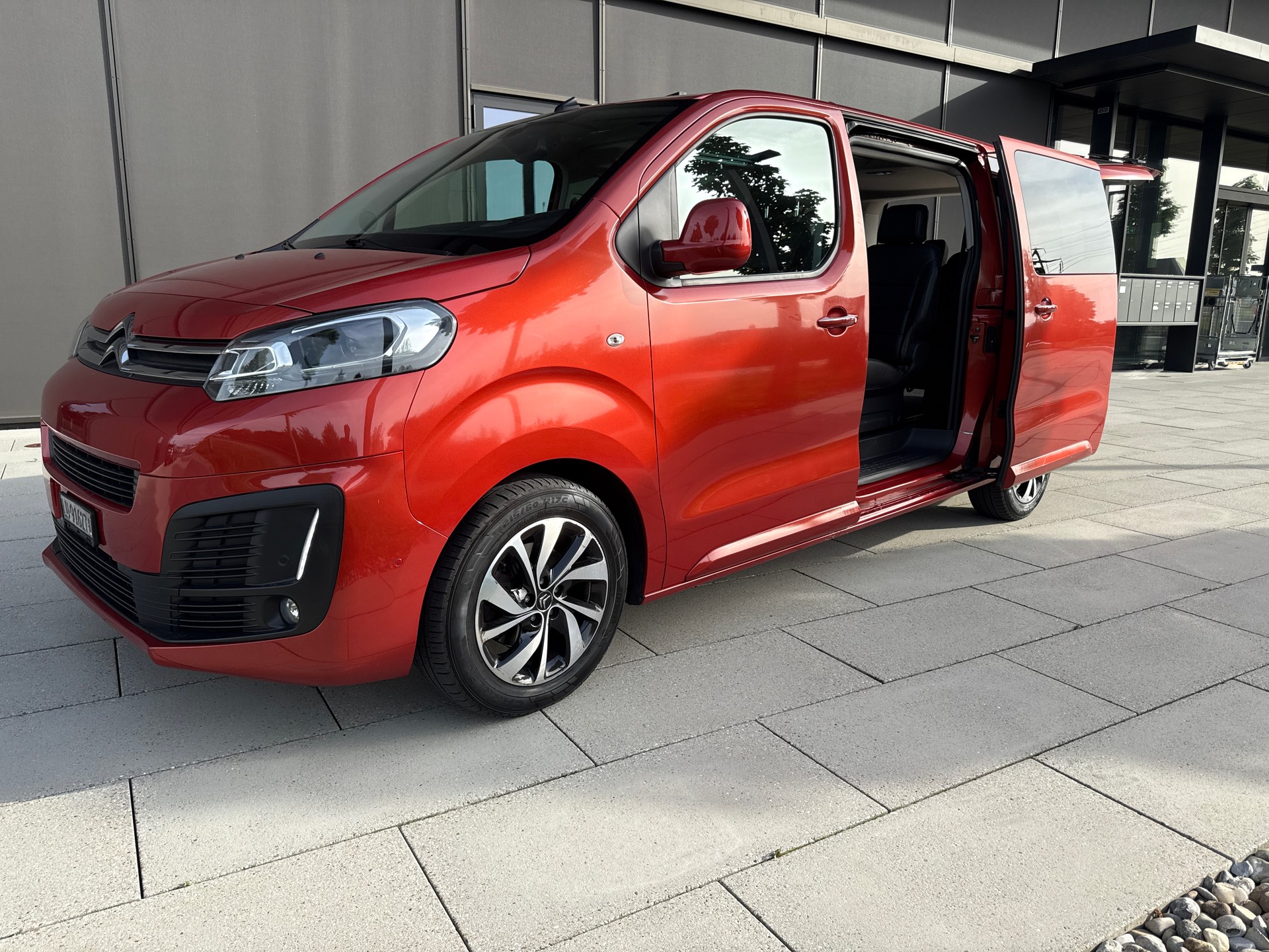 CITROEN Spacetourer 2.0 BlueHDi Shine XL EAT-image-1