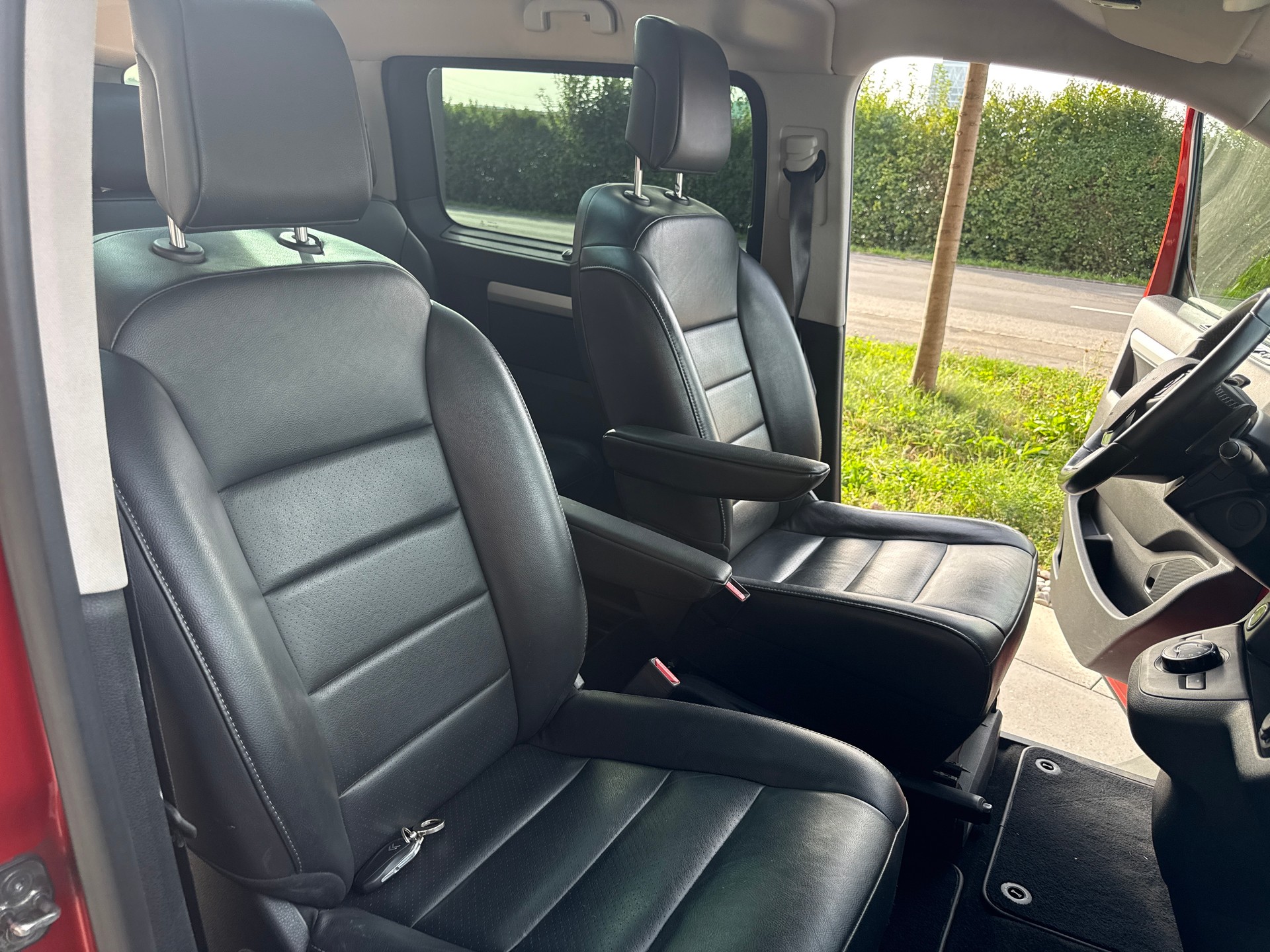 CITROEN Spacetourer 2.0 BlueHDi Shine XL EAT-image-9