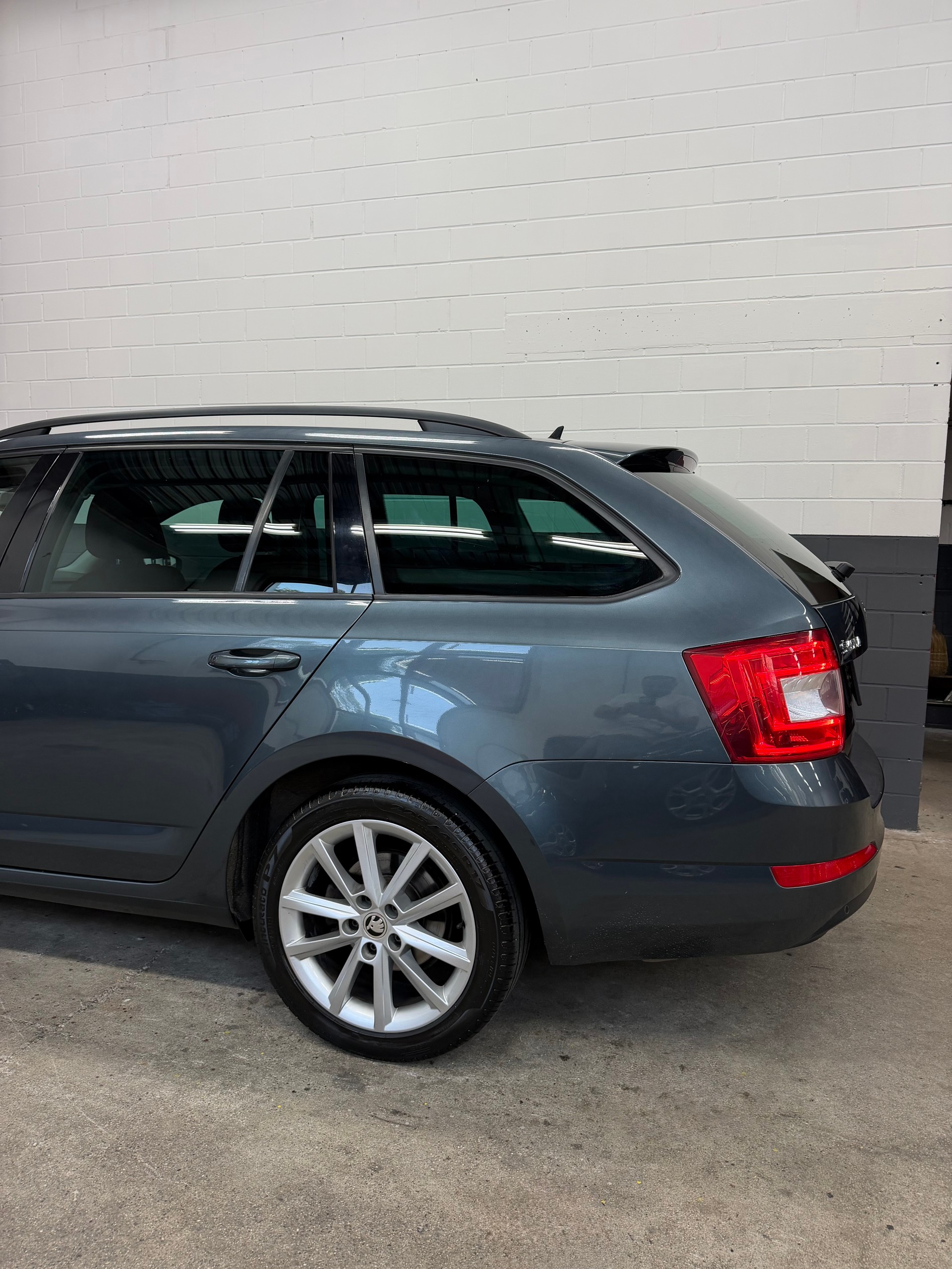 SKODA Octavia Combi 1.8 TSI Elegance 4x4 DSG //NEU AB MFK!-image-7