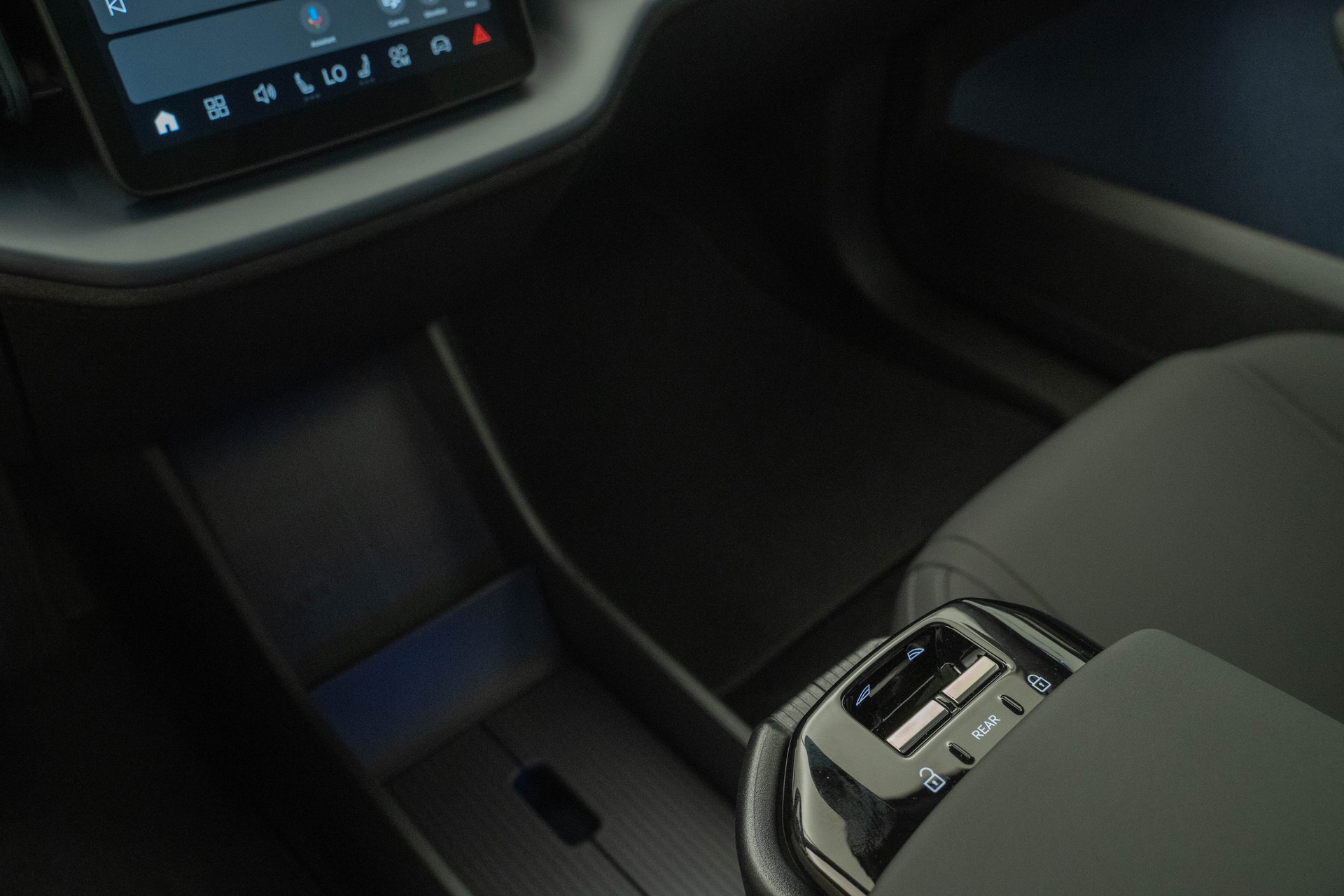 VOLVO EX30 P8 Ultra AWD-image-12