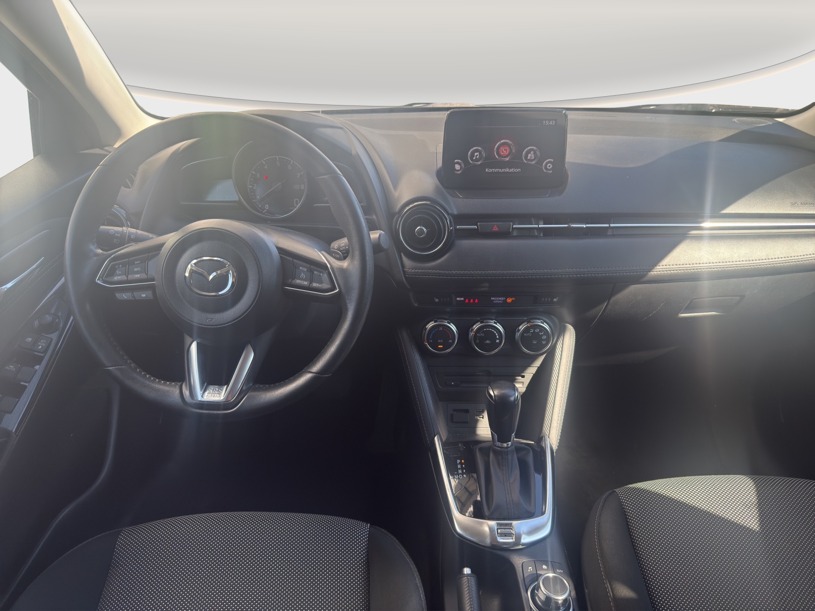 MAZDA 2 1.5 90 Revolution-image-11