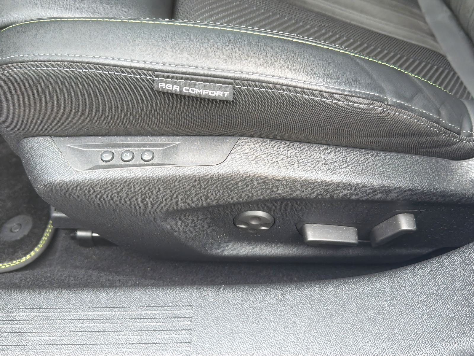PEUGEOT 308 1.6 PHEV 225 GT Pack-image-16