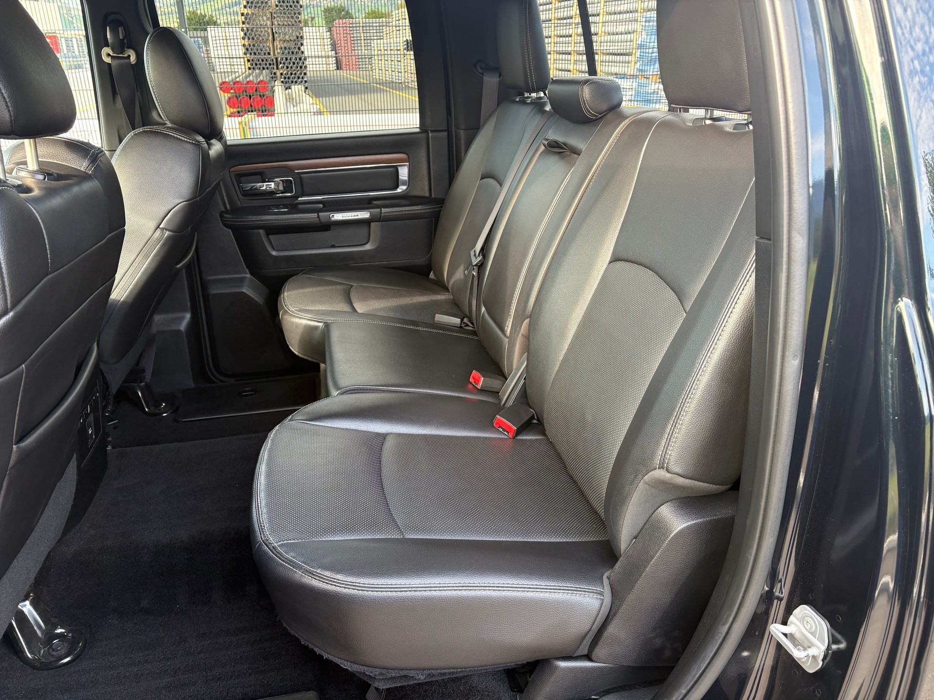 DODGE RAM 1500 Crewcab Laramie-image-16