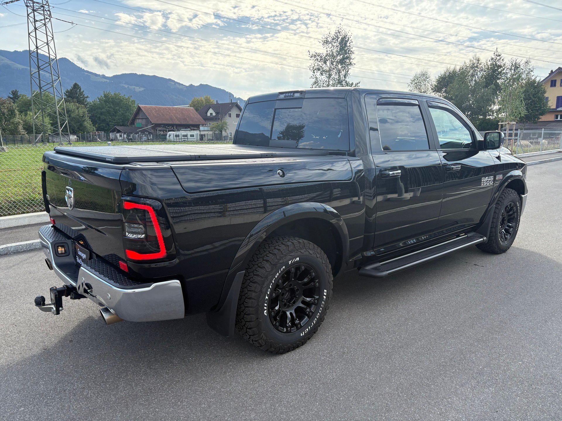 DODGE RAM 1500 Crewcab Laramie-image-1