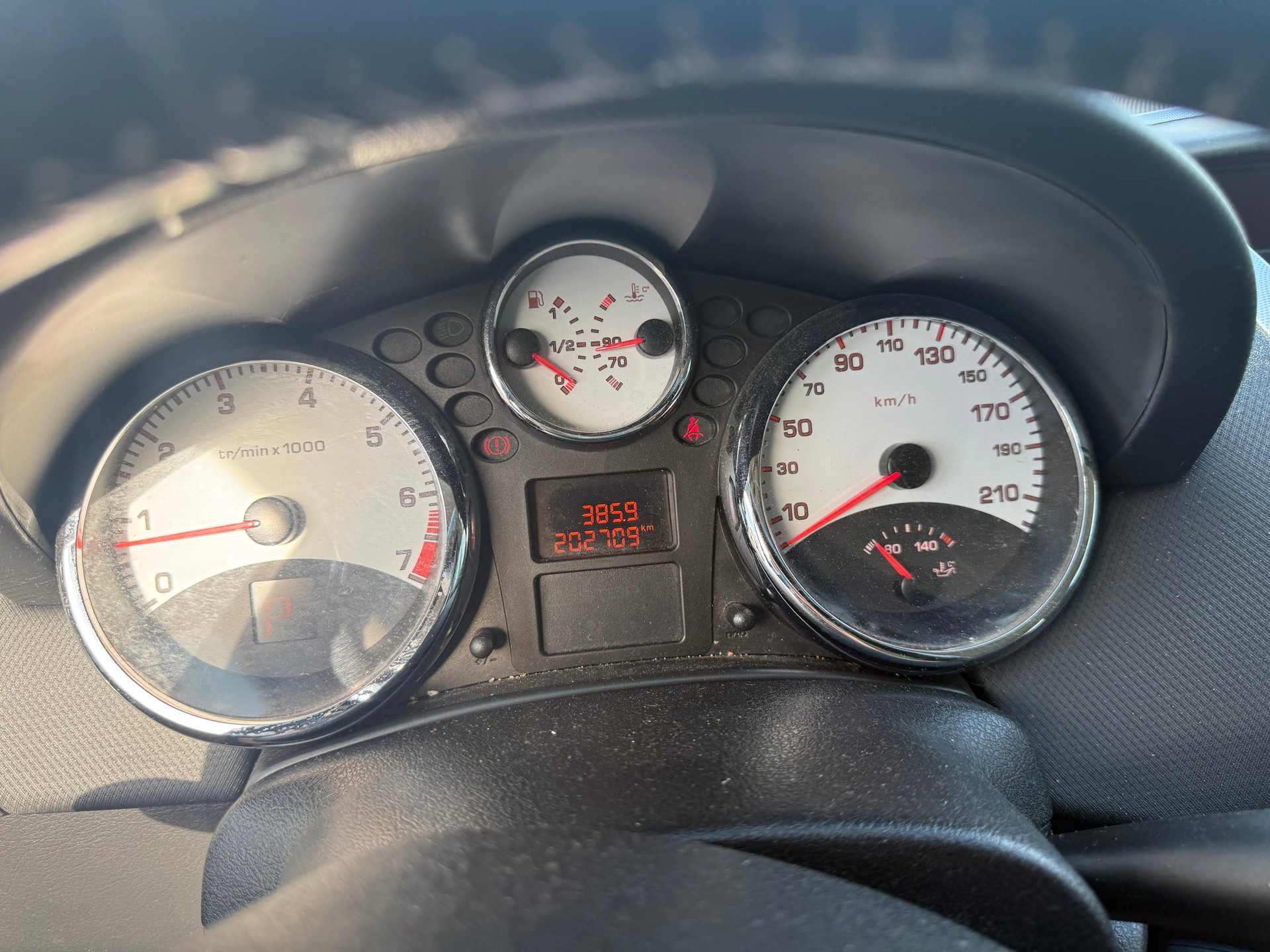 PEUGEOT 207 SW 1.6 16V Sport Automatic-image-8