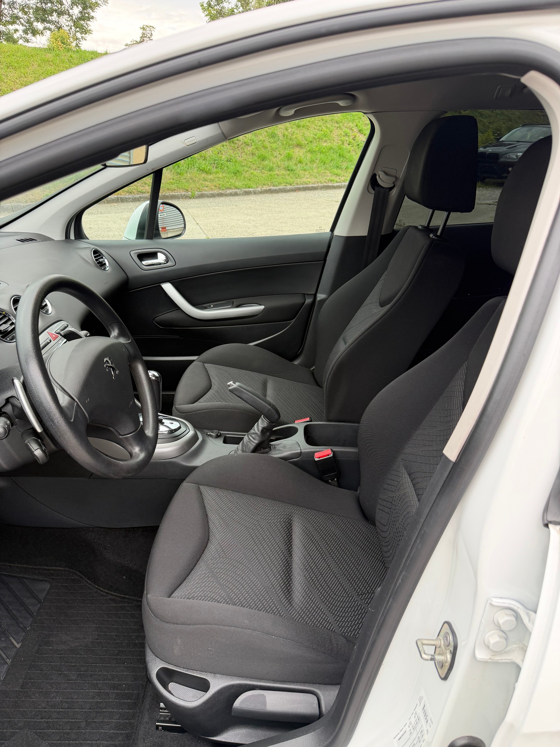 PEUGEOT 308 SW 1.6 HDI Access EGS6-image-7