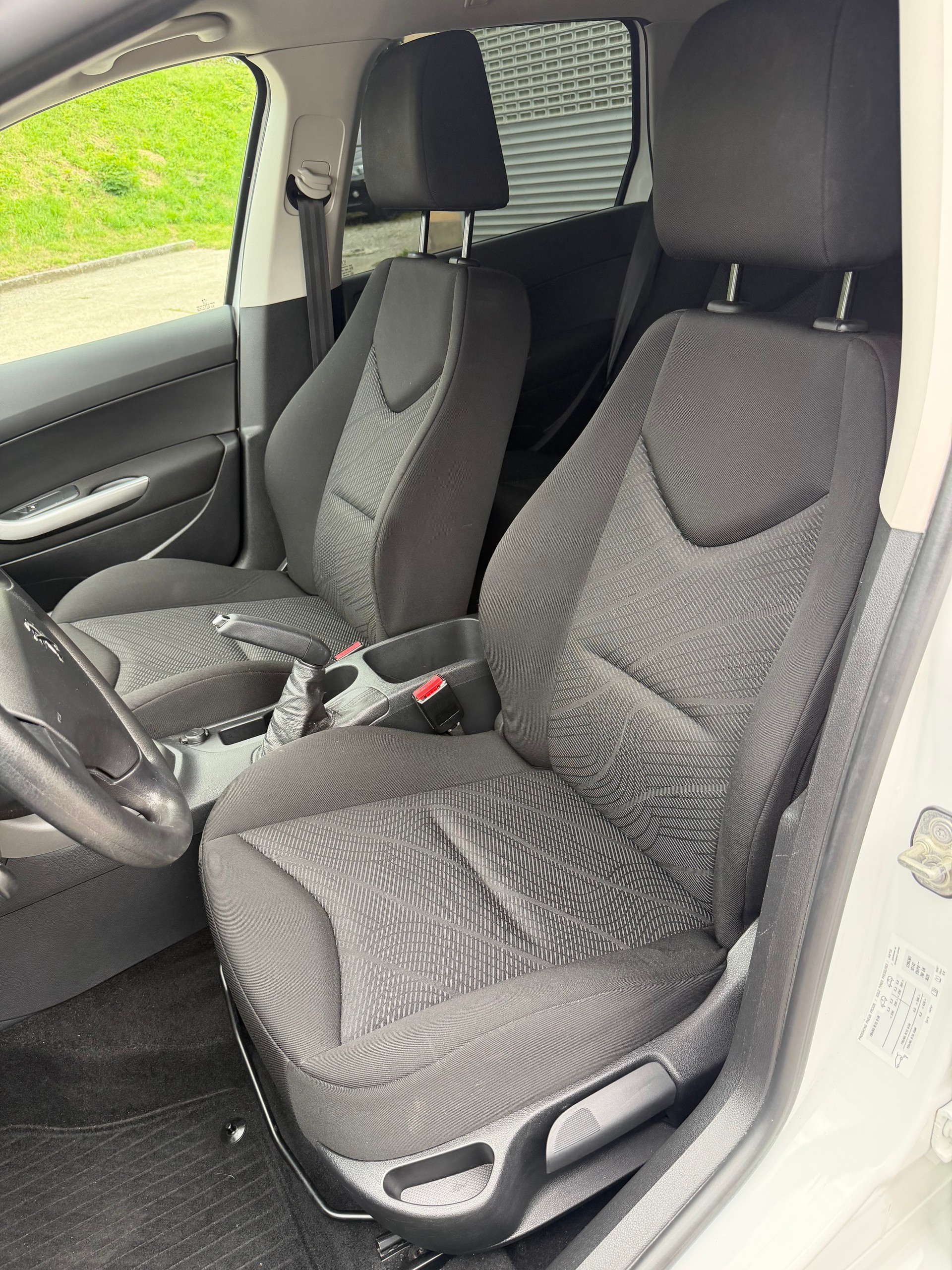 PEUGEOT 308 SW 1.6 HDI Access EGS6-image-8