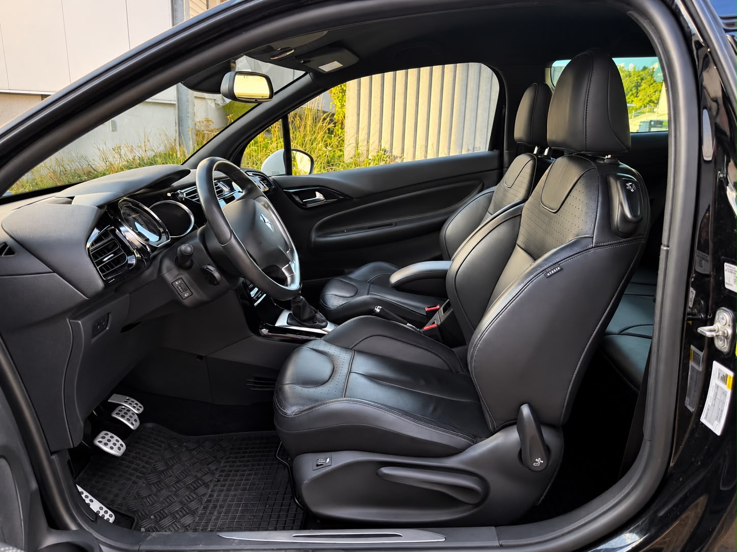 DS AUTOMOBILES DS3 1.6 THP Sport Chic-image-16