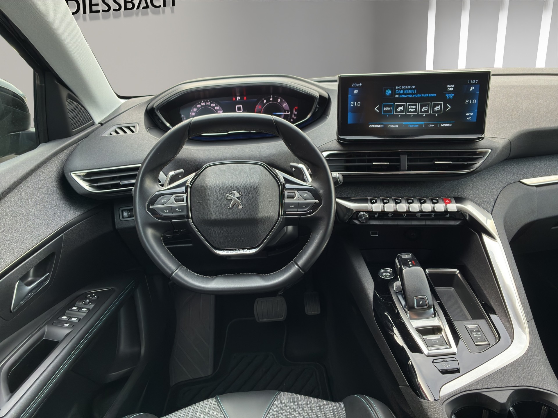 PEUGEOT 3008 1.2 PureTech Allure Pack EAT8-image-12
