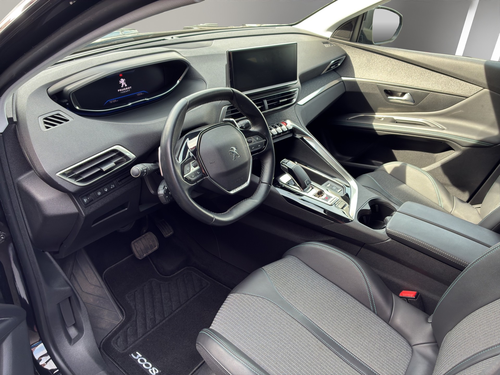 PEUGEOT 3008 1.2 PureTech Allure Pack EAT8-image-9