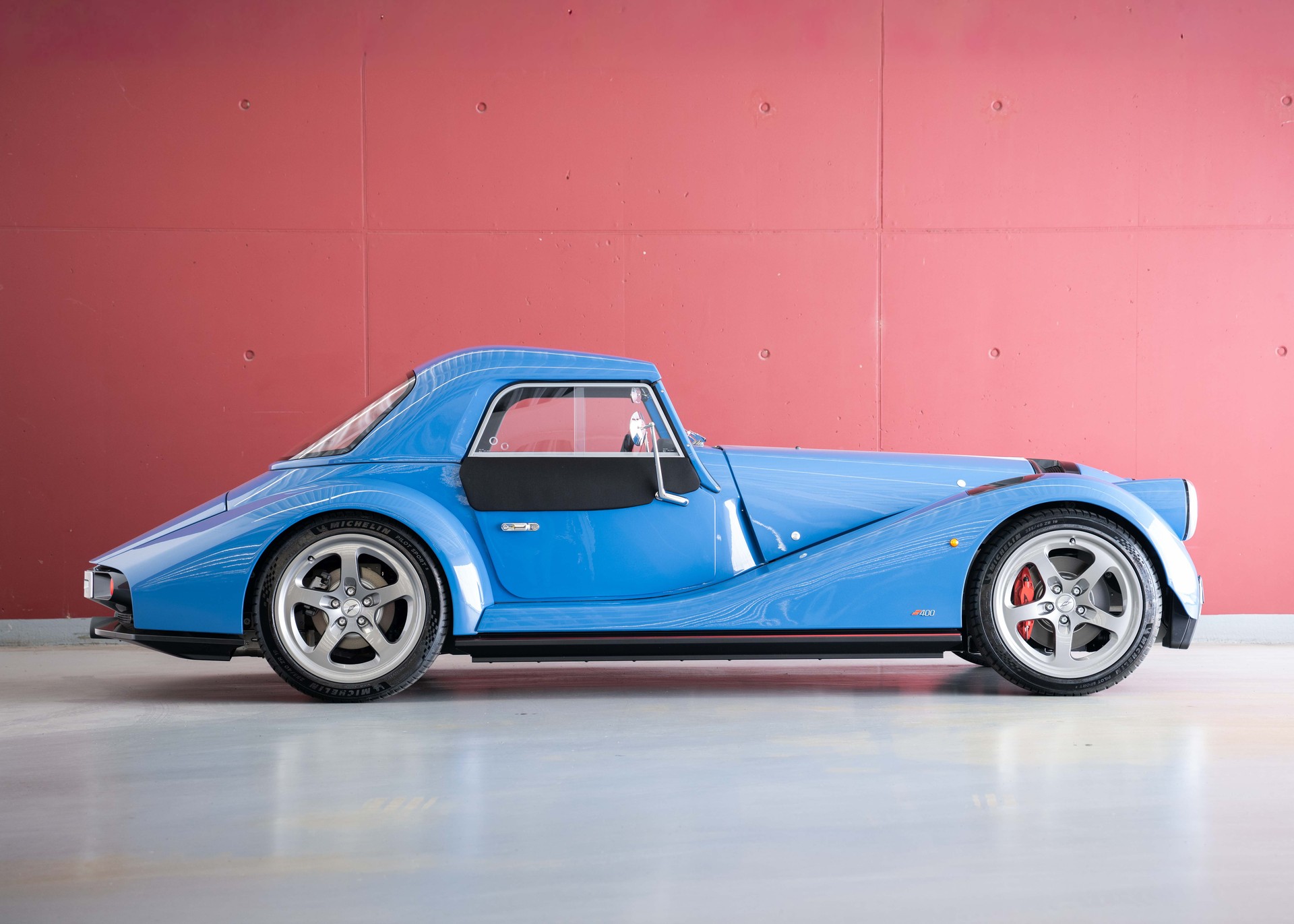 MORGAN Supersport 400 (New Swiss Executive car, not registered, special paint Yas Marina Blue, 30-month factory warranty)-image-6
