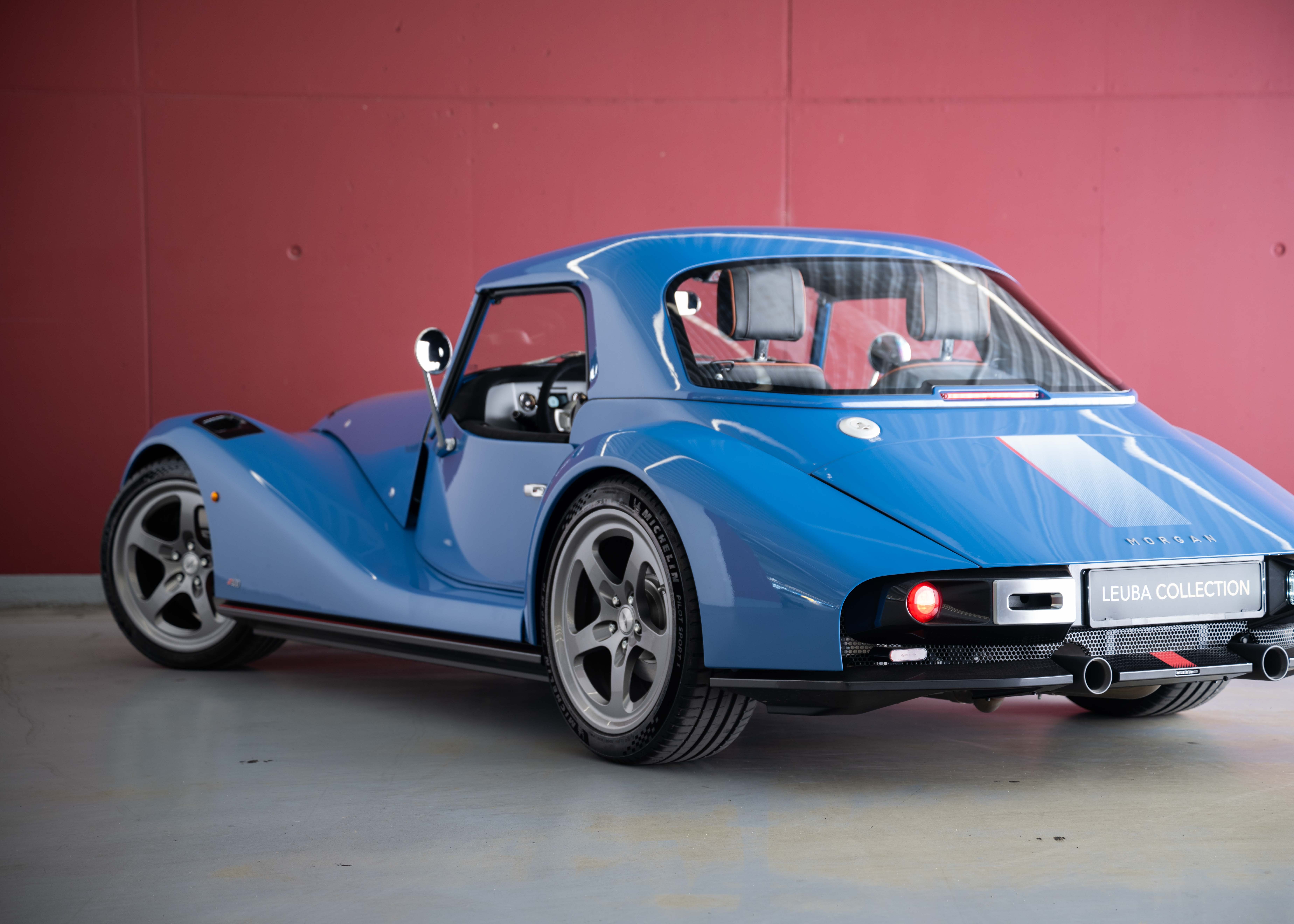 Image MORGAN PLUS-SIX Supersport 400 (New Swiss Executive car, not registered, special paint Yas Marina Blue, 30-month factory warranty)