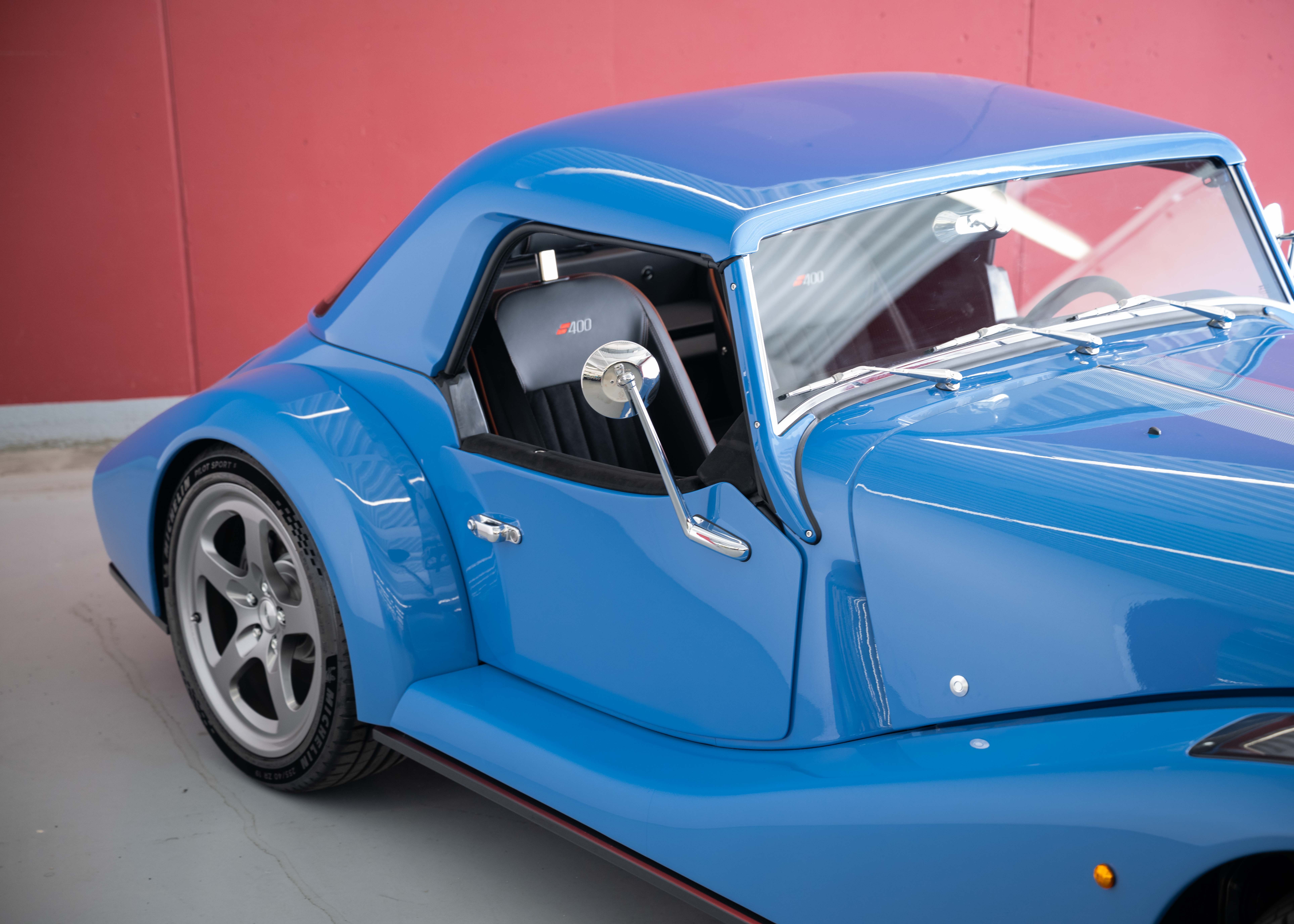 Image MORGAN PLUS-SIX Supersport 400 (New Swiss Executive car, not registered, special paint Yas Marina Blue, 30-month factory warranty)