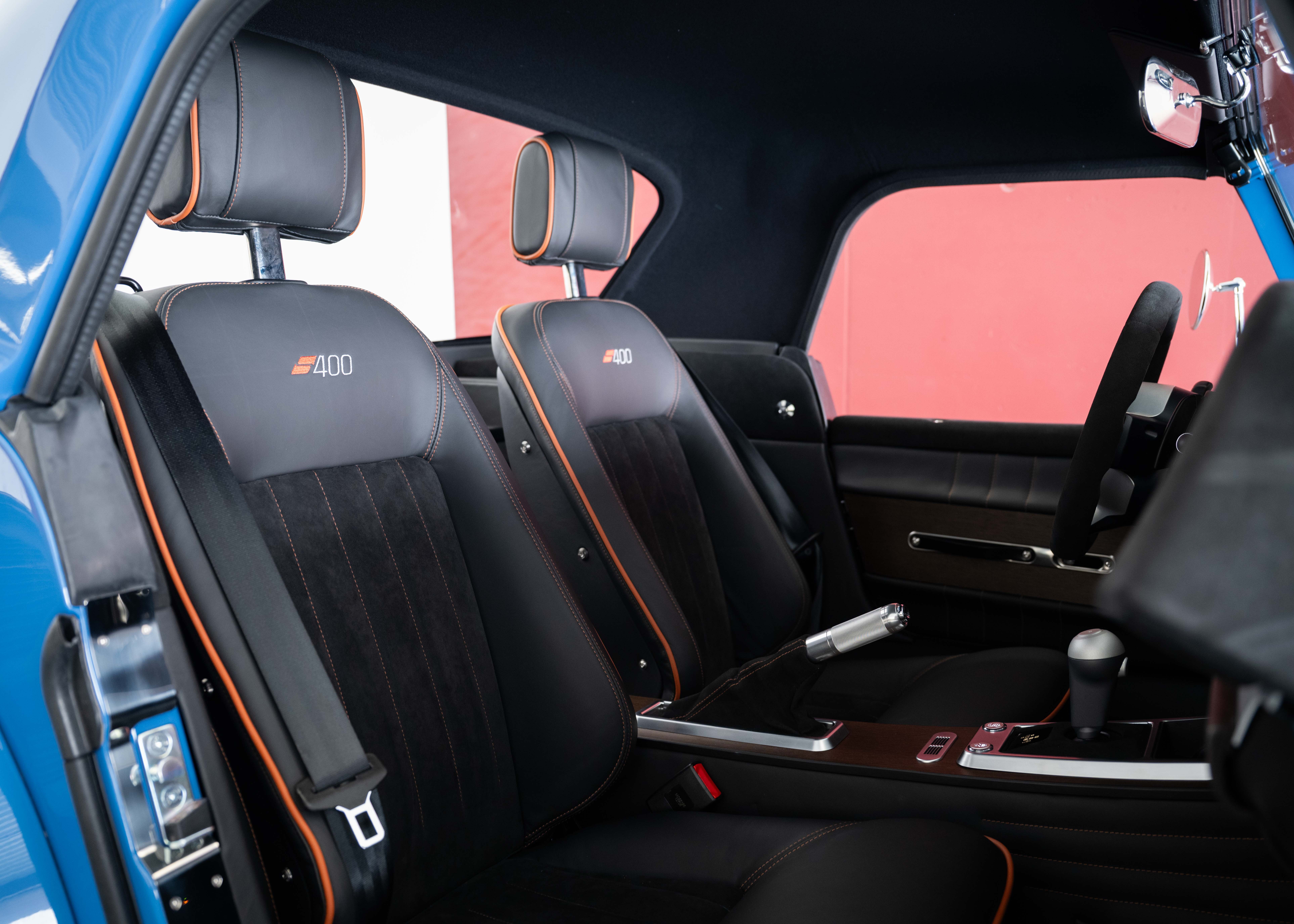 Image MORGAN PLUS-SIX Supersport 400 (New Swiss Executive car, not registered, special paint Yas Marina Blue, 30-month factory warranty)