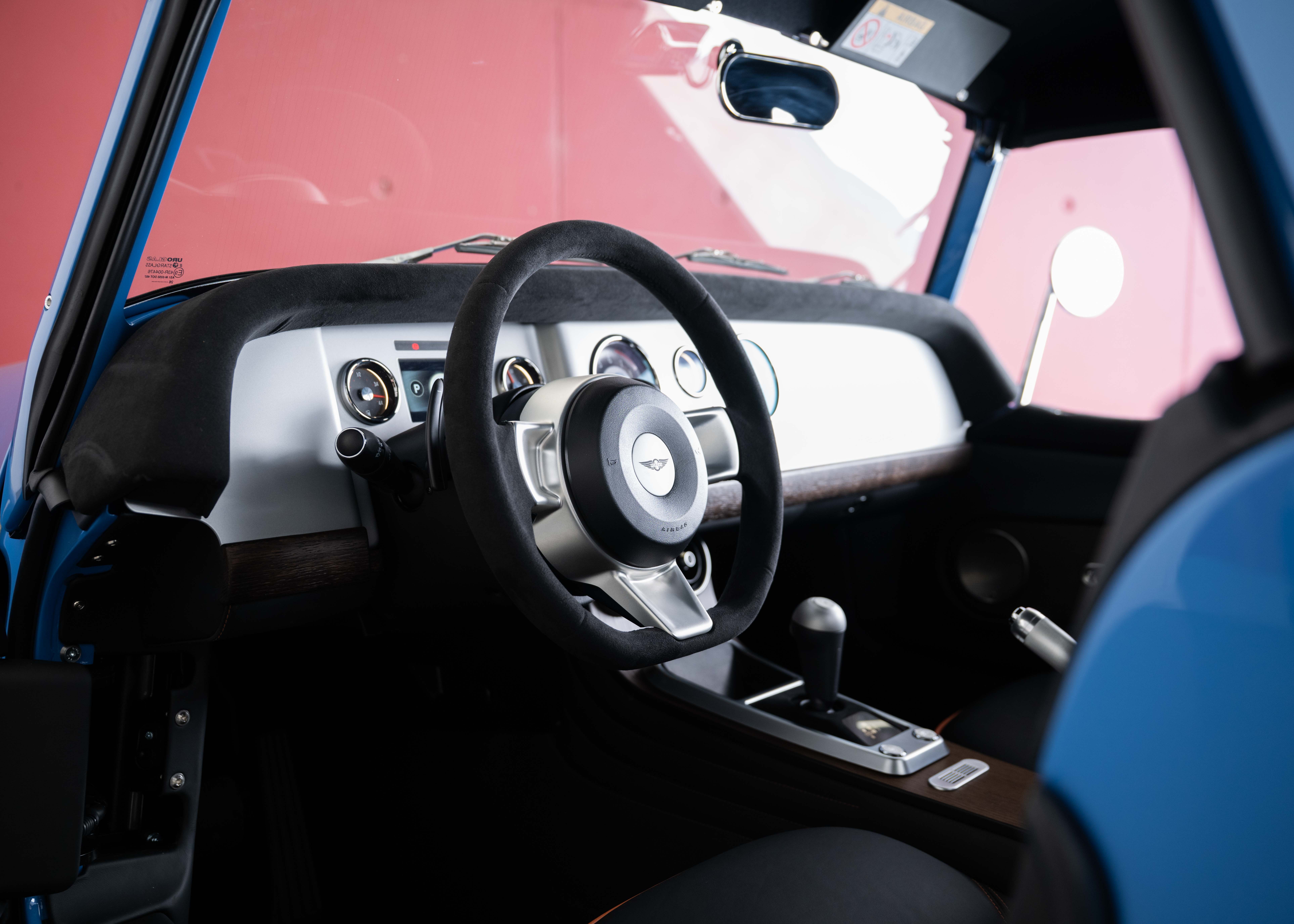 Image MORGAN PLUS-SIX Supersport 400 (New Swiss Executive car, not registered, special paint Yas Marina Blue, 30-month factory warranty)