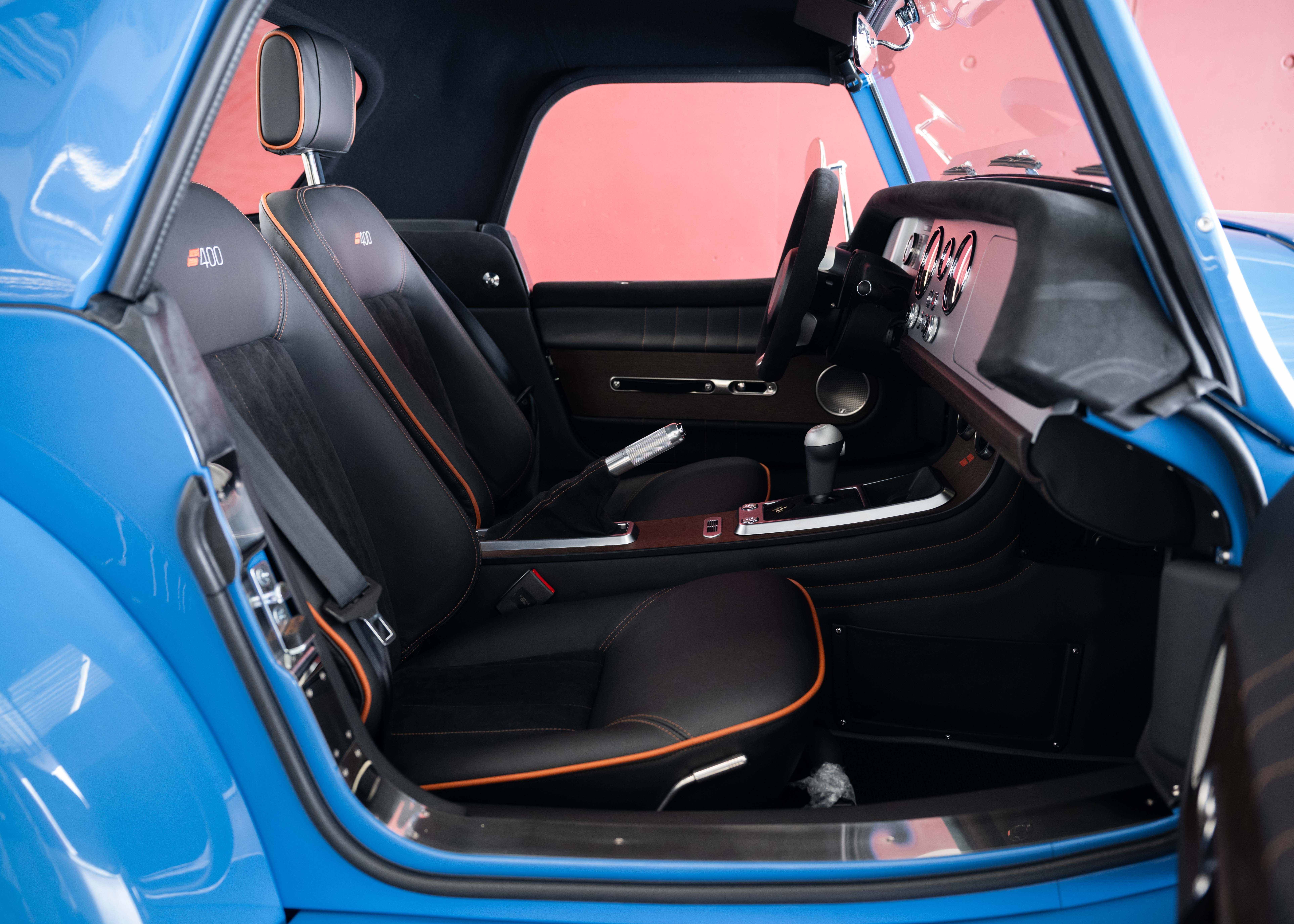 Image MORGAN PLUS-SIX Supersport 400 (New Swiss Executive car, not registered, special paint Yas Marina Blue, 30-month factory warranty)