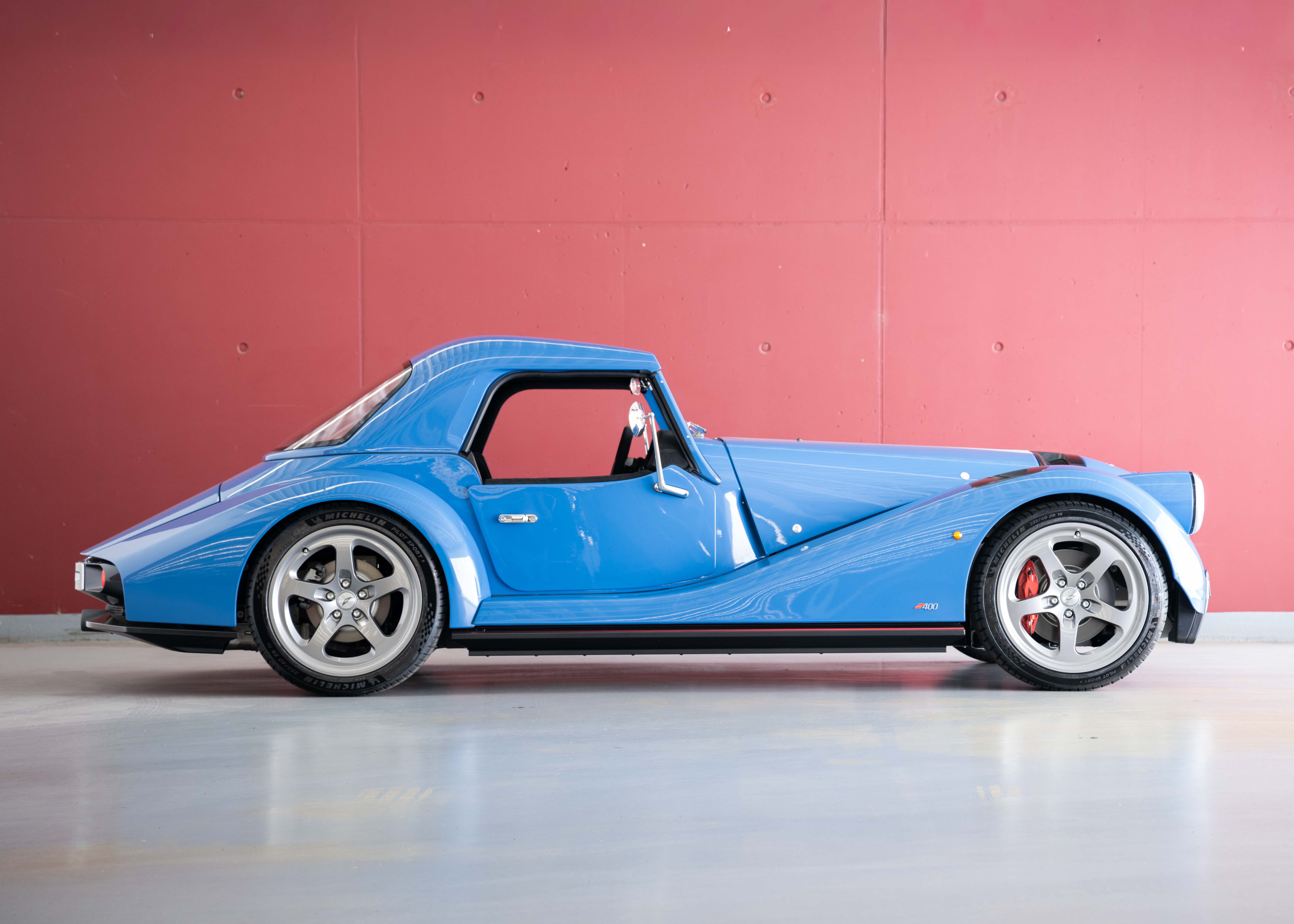 Image MORGAN PLUS-SIX Supersport 400 (New Swiss Executive car, not registered, special paint Yas Marina Blue, 30-month factory warranty)