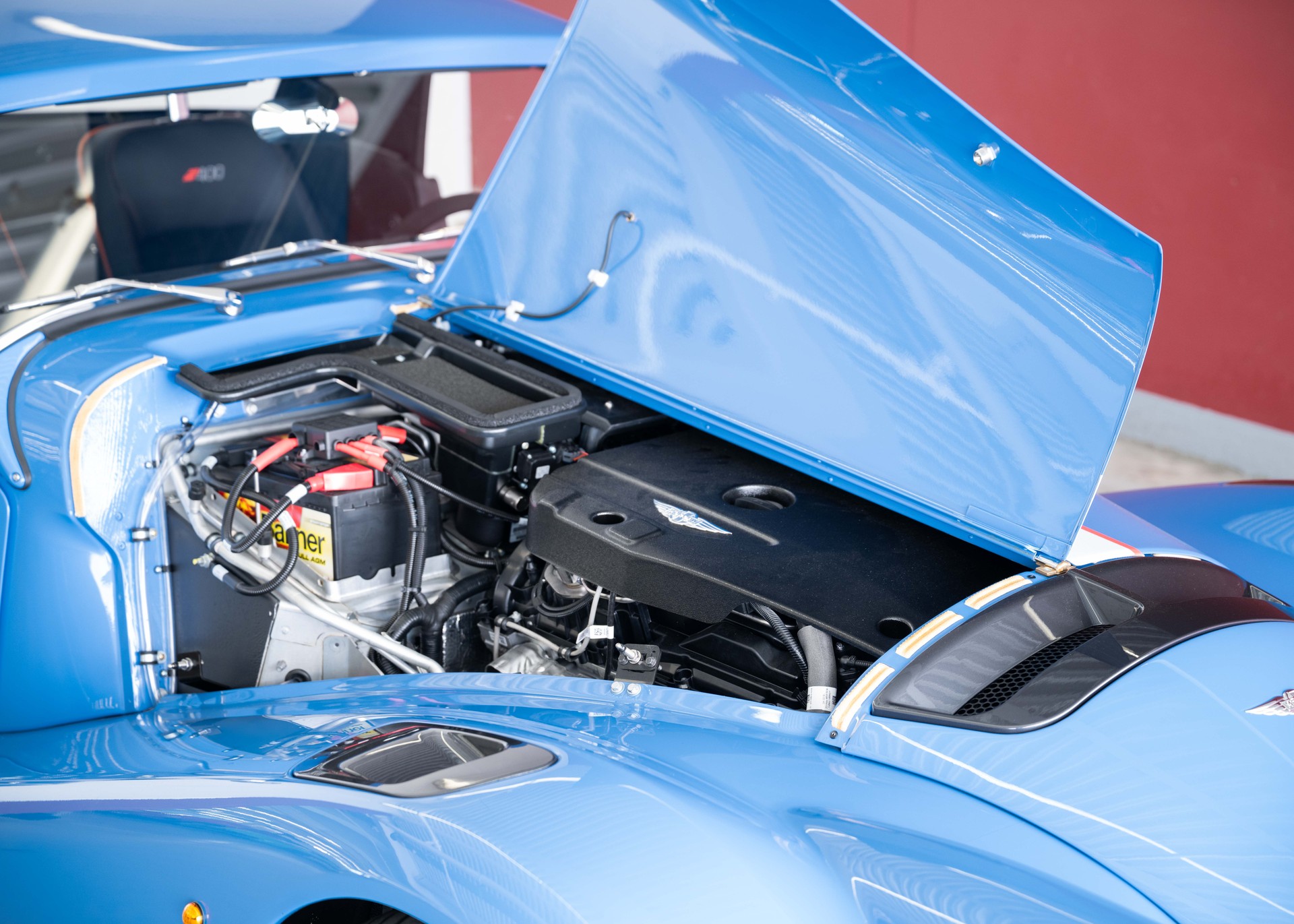 MORGAN Supersport 400 (New Swiss Executive car, not registered, special paint Yas Marina Blue, 30-month factory warranty)-image-16