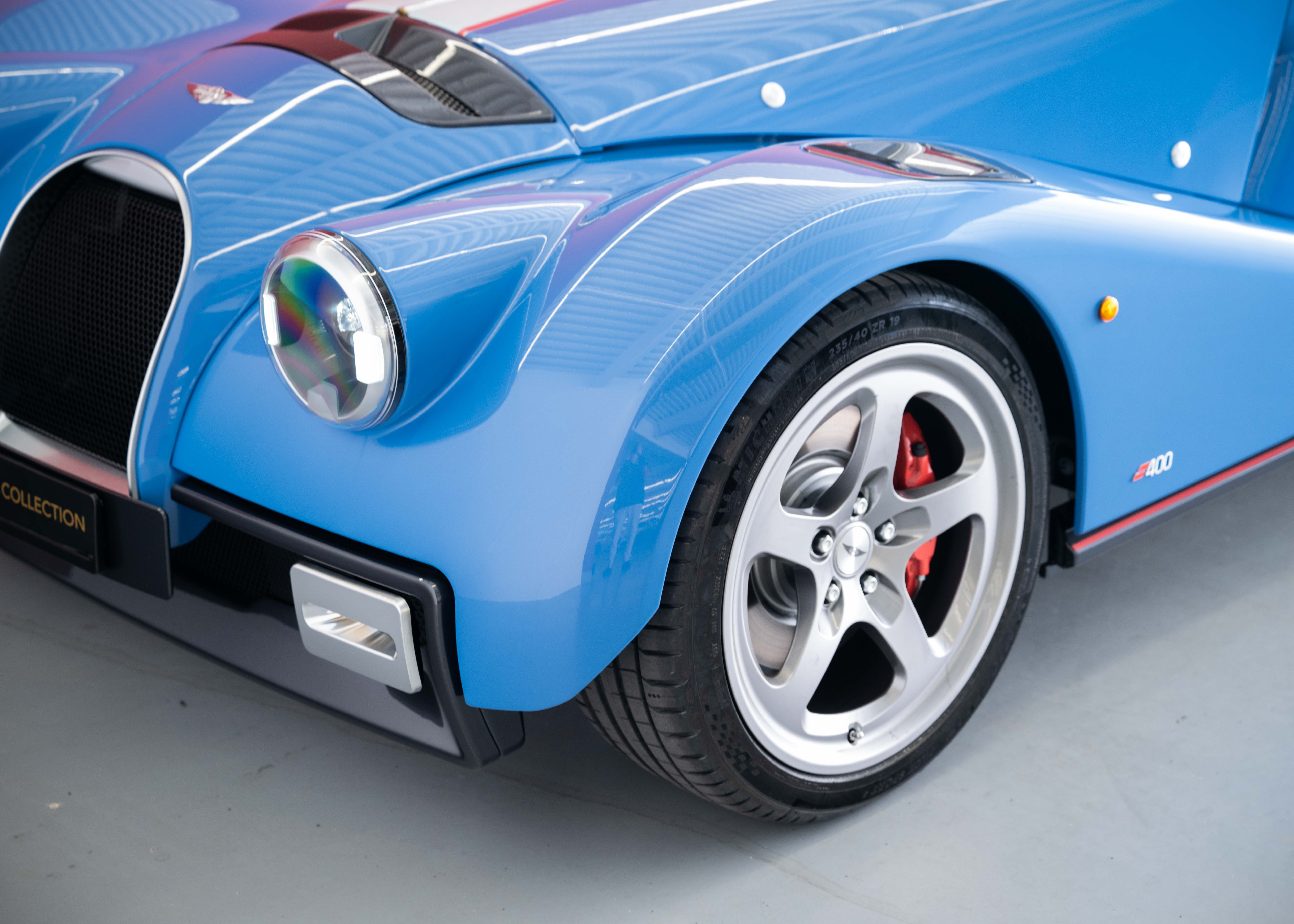 Image MORGAN PLUS-SIX Supersport 400 (New Swiss Executive car, not registered, special paint Yas Marina Blue, 30-month factory warranty)
