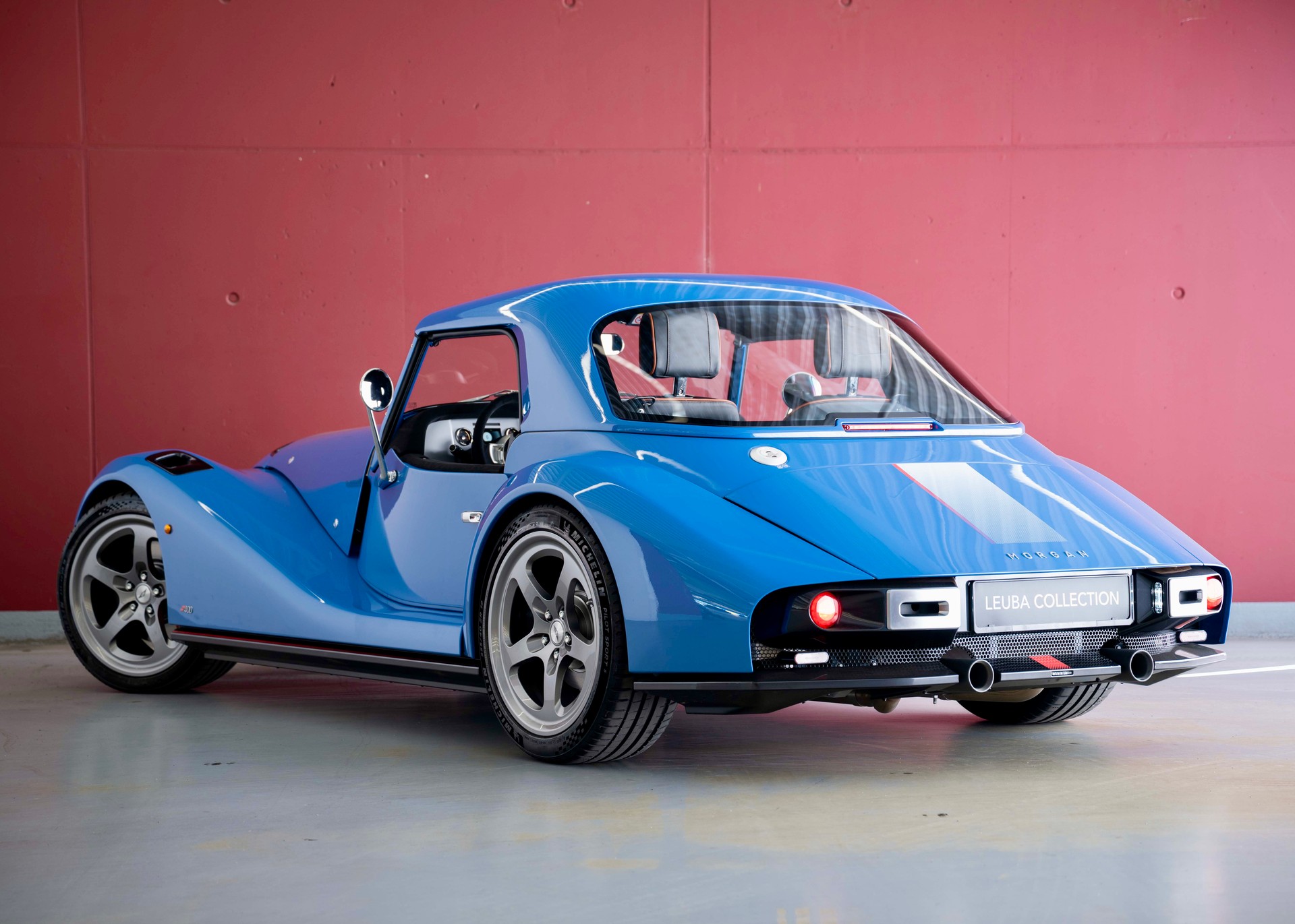 MORGAN Supersport 400 (New Swiss Executive car, not registered, special paint Yas Marina Blue, 30-month factory warranty)-showroom-element-1