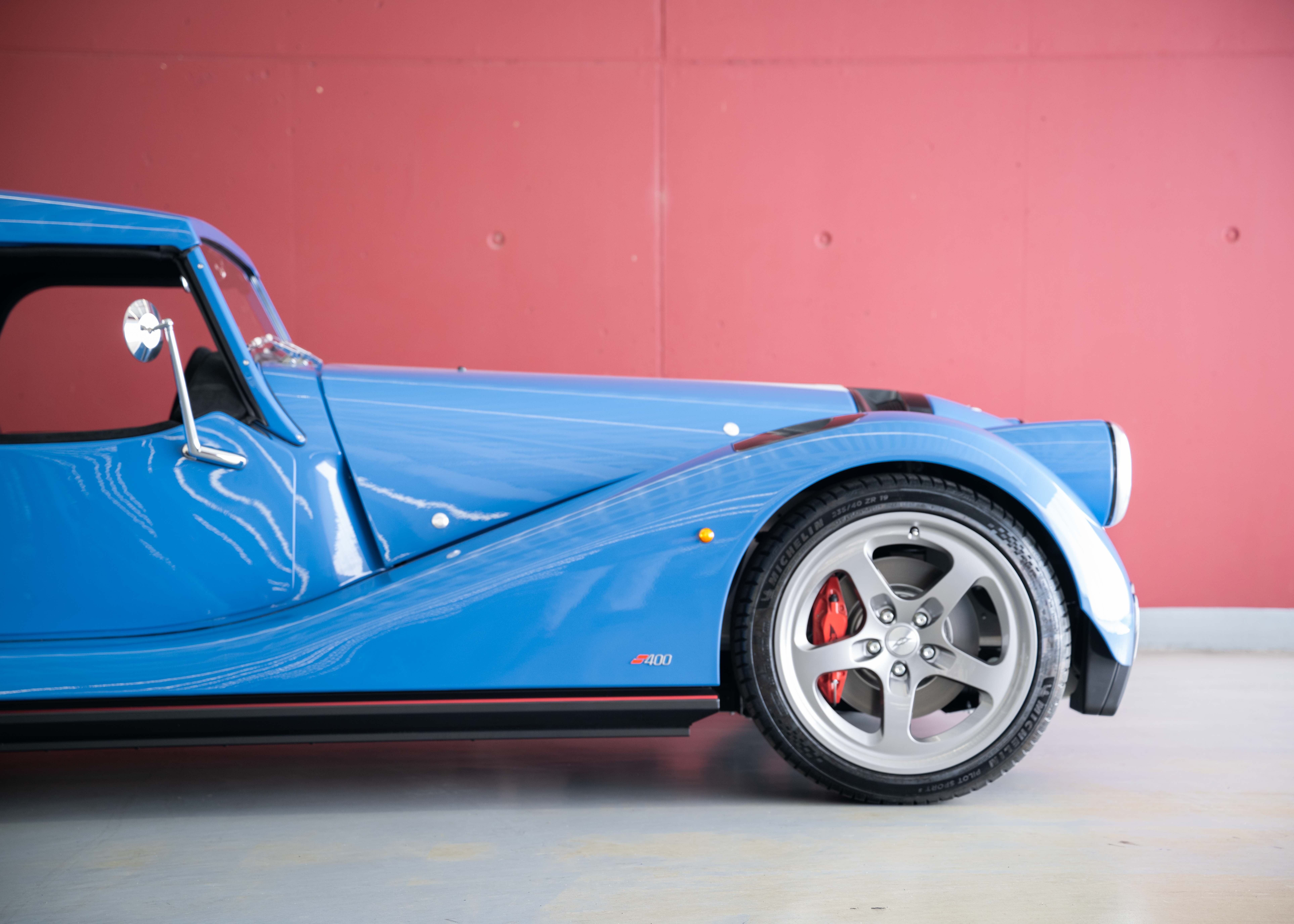 Image MORGAN PLUS-SIX Supersport 400 (New Swiss Executive car, not registered, special paint Yas Marina Blue, 30-month factory warranty)