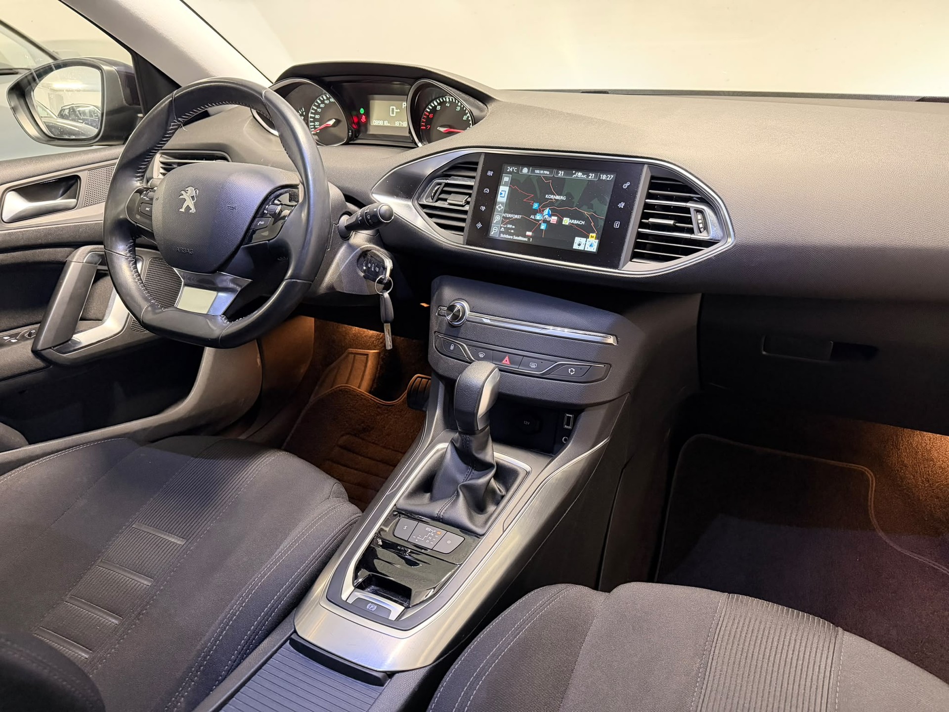 PEUGEOT 308 SW 1.2 THP Allure Automatic-image-14
