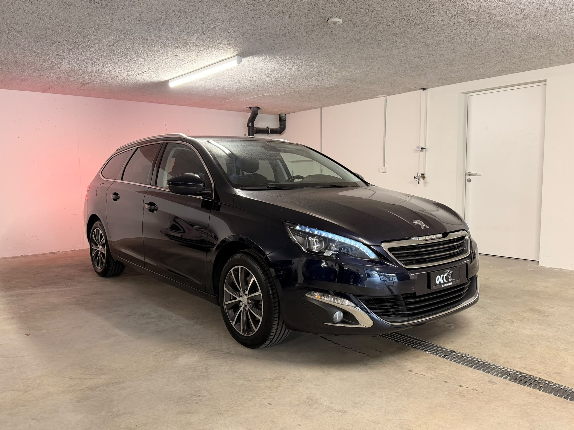 PEUGEOT 308 SW 1.2 THP Allure Automatic-image-0