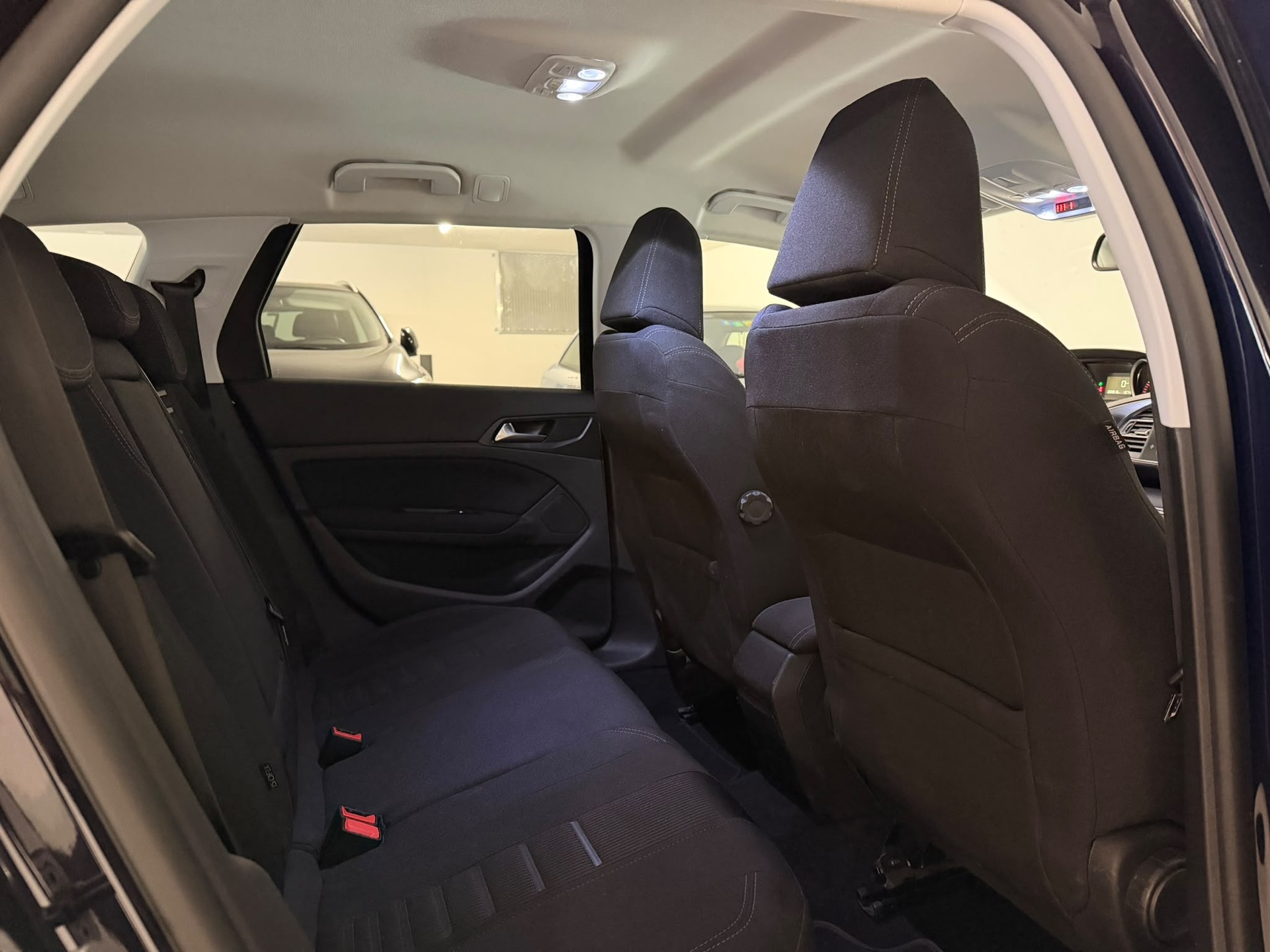 PEUGEOT 308 SW 1.2 THP Allure Automatic-image-12