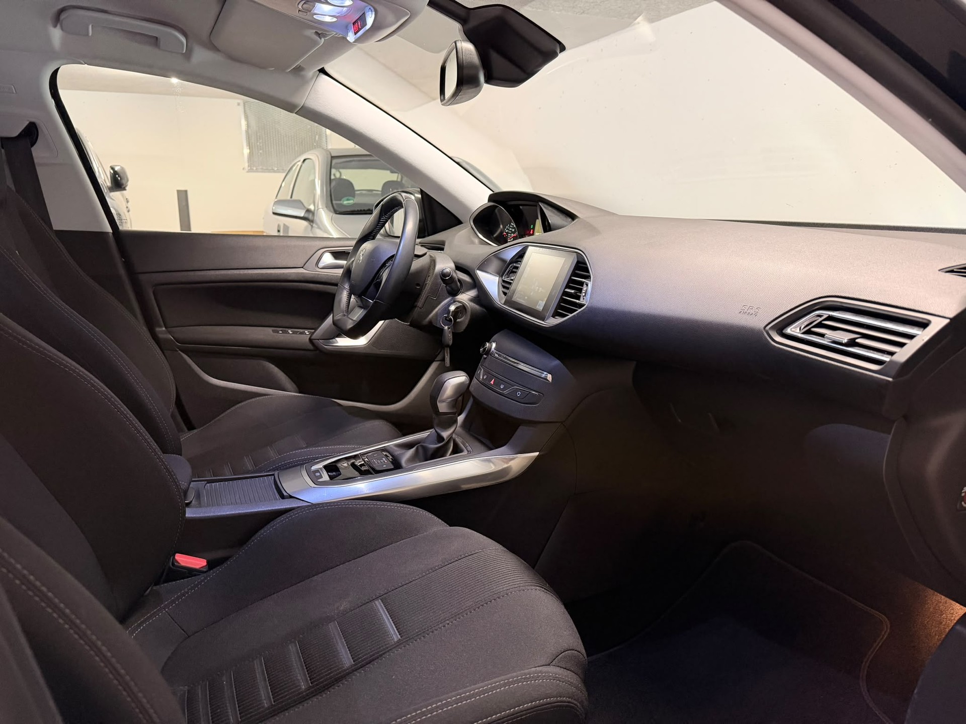 PEUGEOT 308 SW 1.2 THP Allure Automatic-image-13