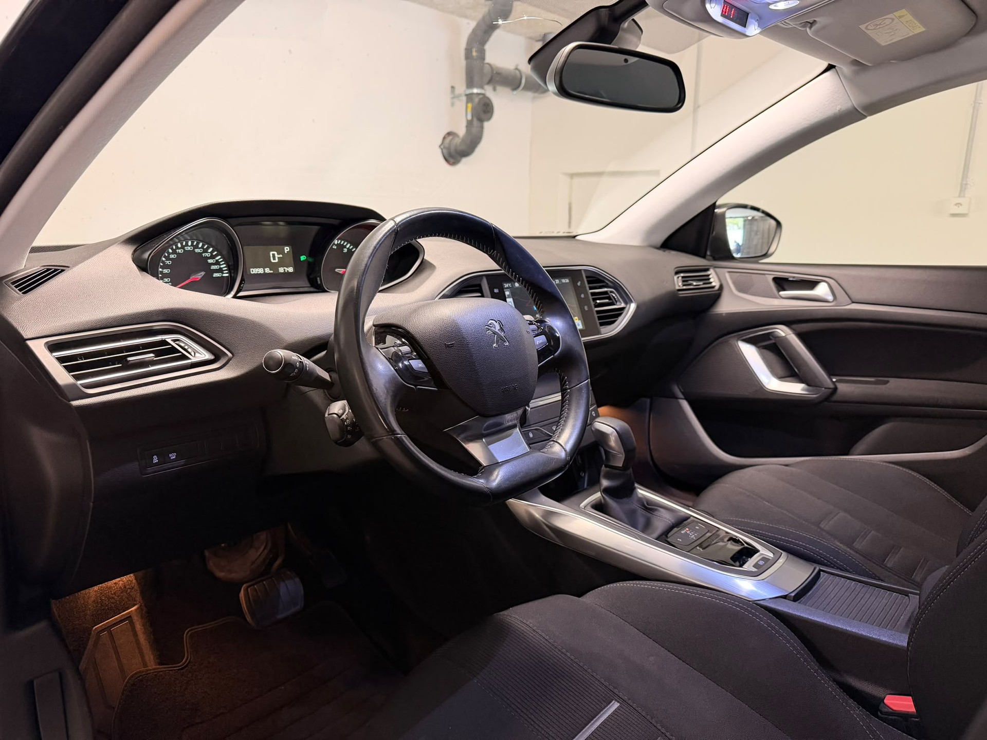 PEUGEOT 308 SW 1.2 THP Allure Automatic-image-9